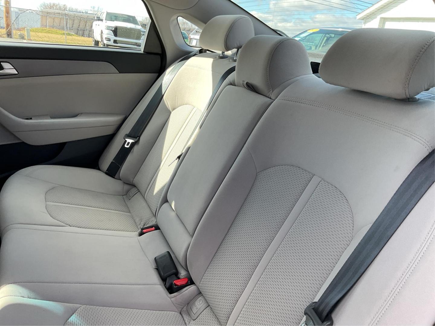 2015 Hyundai Sonata SE (5NPE24AF2FH) with an 2.4L I-4 gasoline direct injection engine, located at 1951 S Dayton Lakeview Rd., New Carlisle, OH, 45344, (937) 908-9800, 39.890999, -84.050255 - 2015 Hyundai Sonata SE - Photo#9