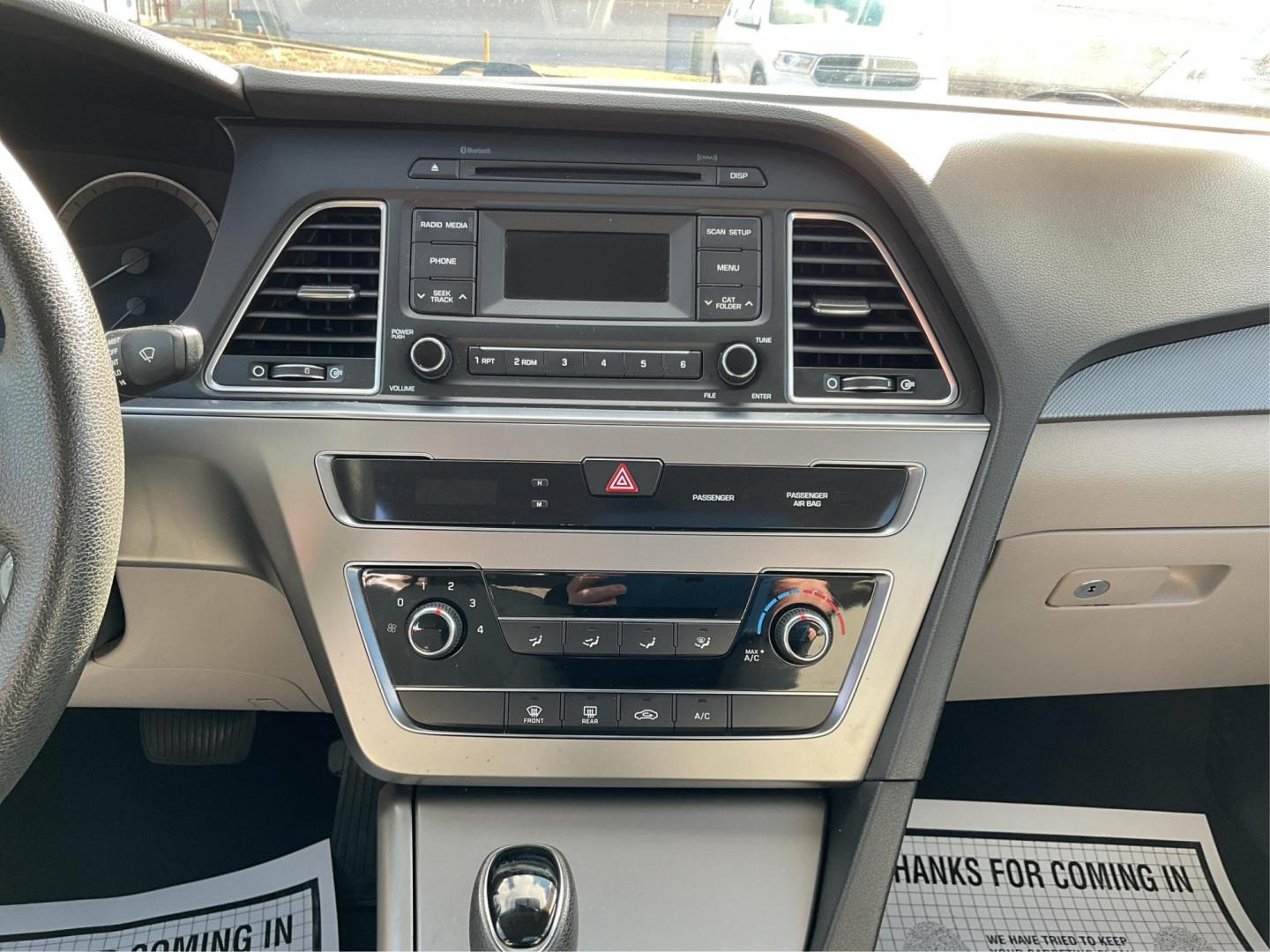 2015 Hyundai Sonata SE (5NPE24AF2FH) with an 2.4L I-4 gasoline direct injection engine, located at 1951 S Dayton Lakeview Rd., New Carlisle, OH, 45344, (937) 908-9800, 39.890999, -84.050255 - 2015 Hyundai Sonata SE - Photo#11