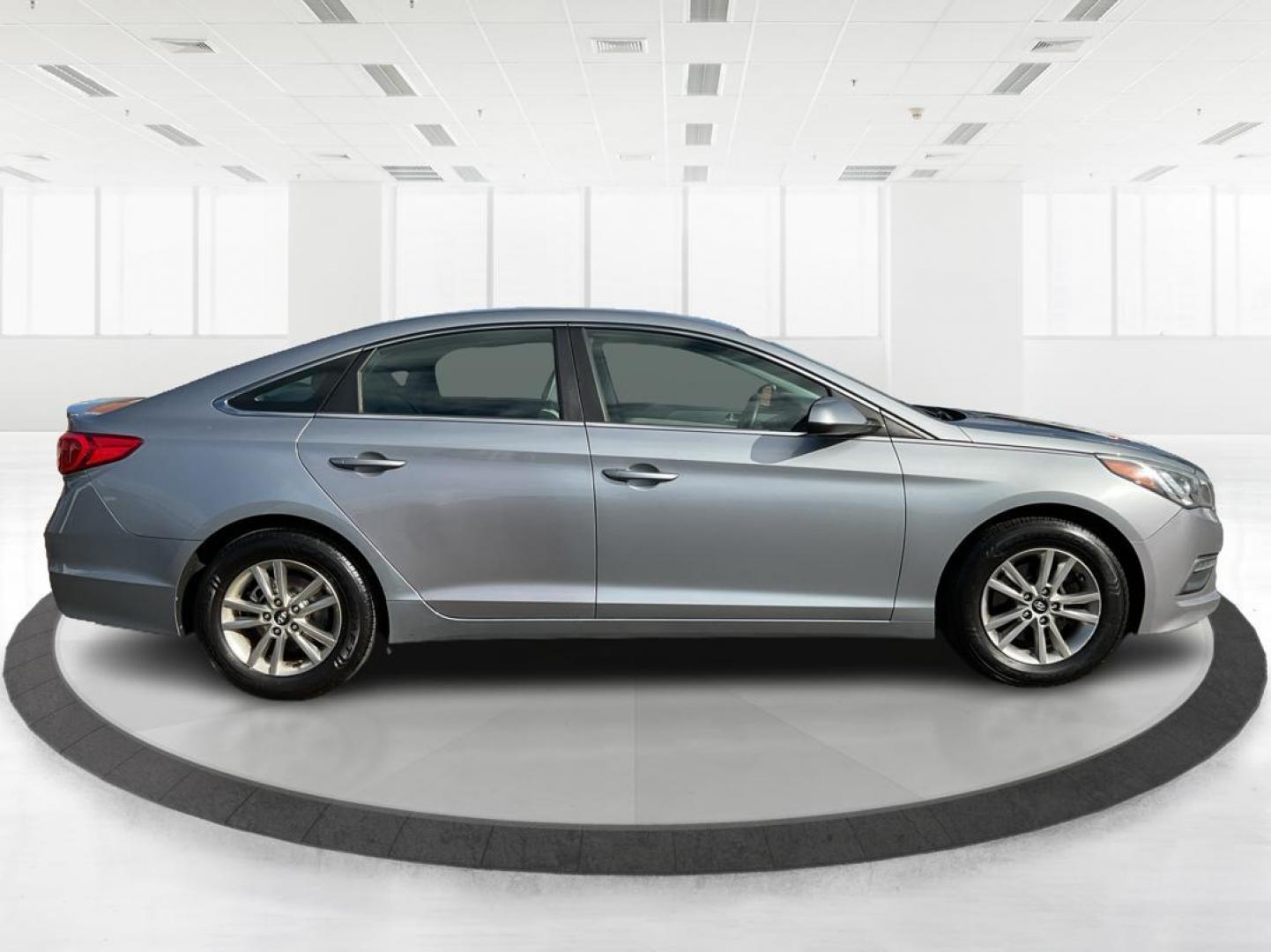 2015 Hyundai Sonata SE (5NPE24AF2FH) with an 2.4L I-4 gasoline direct injection engine, located at 1951 S Dayton Lakeview Rd., New Carlisle, OH, 45344, (937) 908-9800, 39.890999, -84.050255 - 2015 Hyundai Sonata SE - Photo#1