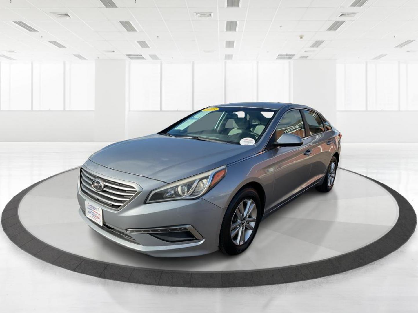 2015 Hyundai Sonata SE (5NPE24AF2FH) with an 2.4L I-4 gasoline direct injection engine, located at 1951 S Dayton Lakeview Rd., New Carlisle, OH, 45344, (937) 908-9800, 39.890999, -84.050255 - 2015 Hyundai Sonata SE - Photo#7
