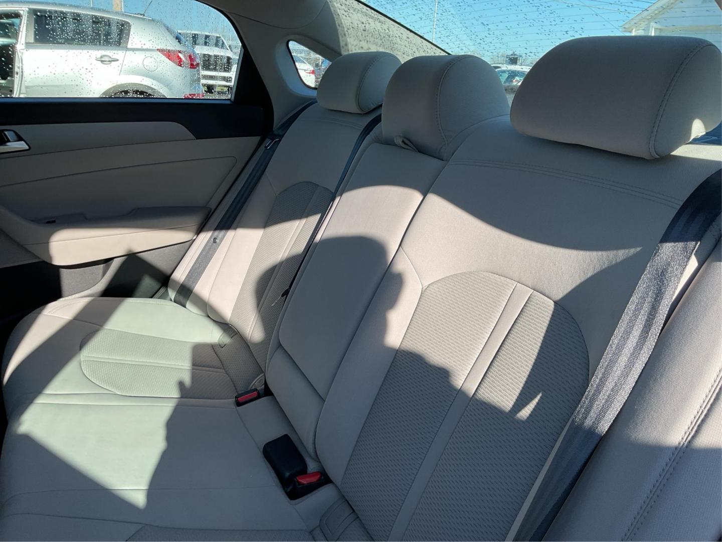 2015 Hyundai Sonata SE (5NPE24AF9FH) with an 2.4L I-4 gasoline direct injection engine, located at 1951 S Dayton Lakeview Rd., New Carlisle, OH, 45344, (937) 908-9800, 39.890999, -84.050255 - One Owner - Photo#9