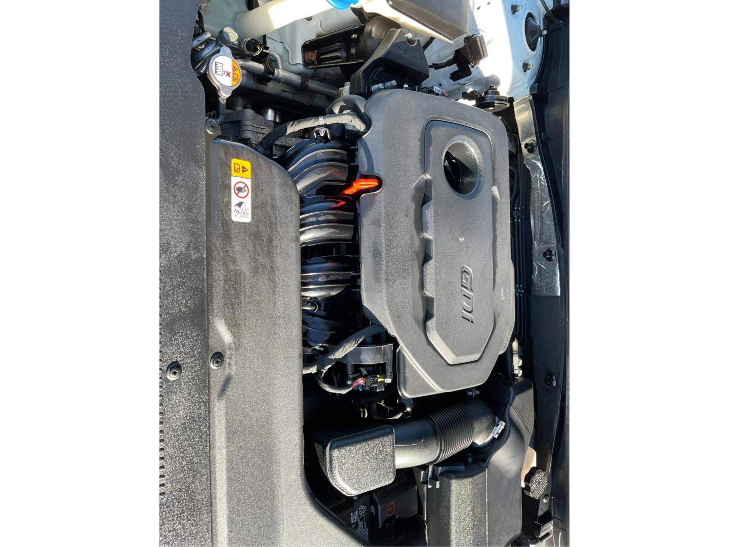 2015 Hyundai Sonata SE (5NPE24AF9FH) with an 2.4L I-4 gasoline direct injection engine, located at 1951 S Dayton Lakeview Rd., New Carlisle, OH, 45344, (937) 908-9800, 39.890999, -84.050255 - One Owner - Photo#10