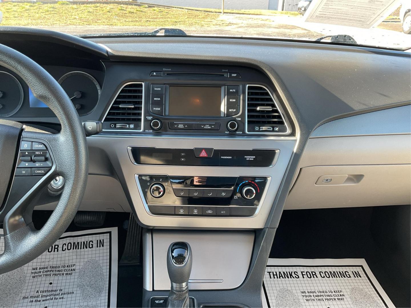 2015 Hyundai Sonata SE (5NPE24AF9FH) with an 2.4L I-4 gasoline direct injection engine, located at 1951 S Dayton Lakeview Rd., New Carlisle, OH, 45344, (937) 908-9800, 39.890999, -84.050255 - One Owner - Photo#12