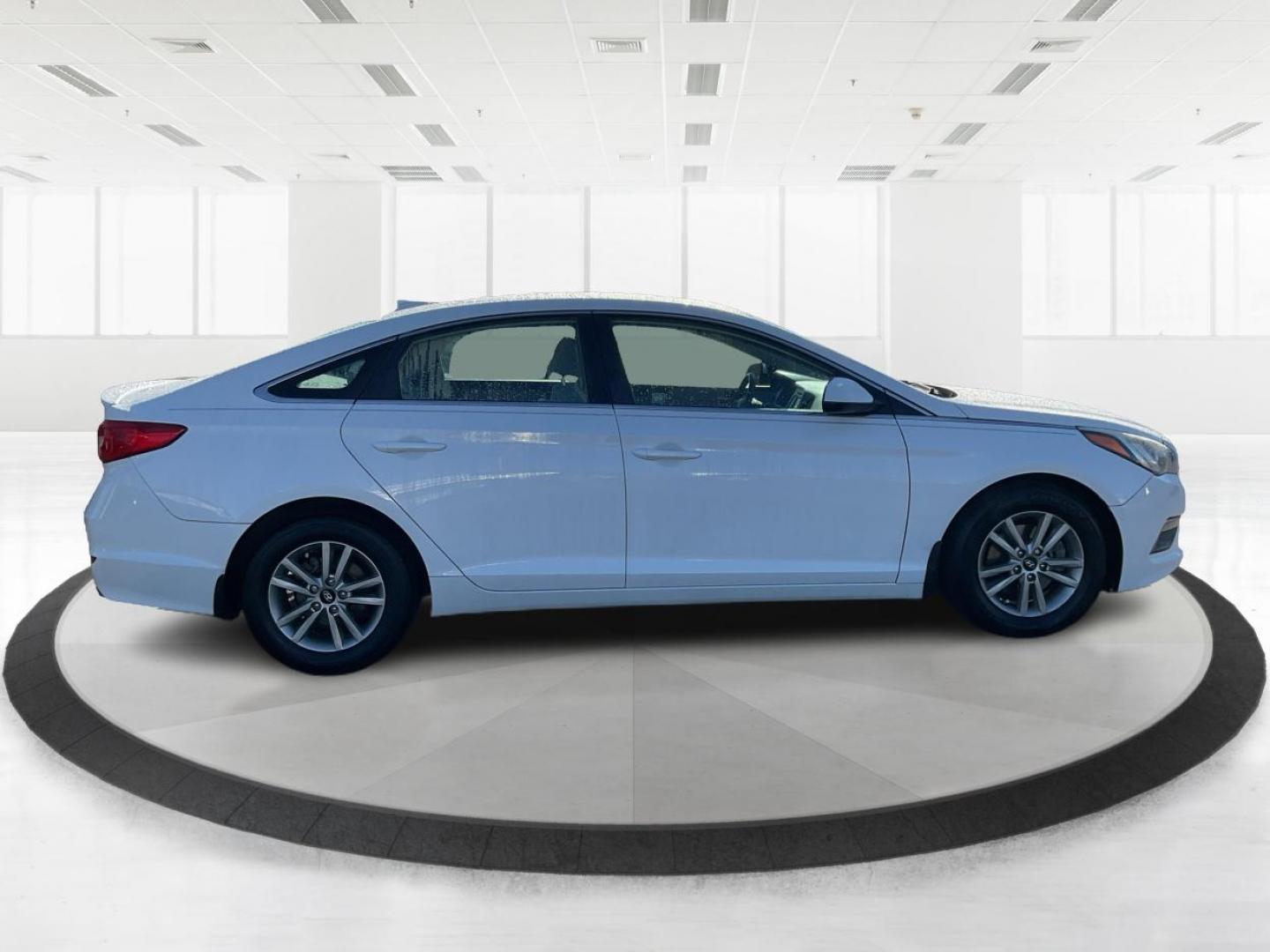 2015 Hyundai Sonata SE (5NPE24AF9FH) with an 2.4L I-4 gasoline direct injection engine, located at 1951 S Dayton Lakeview Rd., New Carlisle, OH, 45344, (937) 908-9800, 39.890999, -84.050255 - One Owner - Photo#1