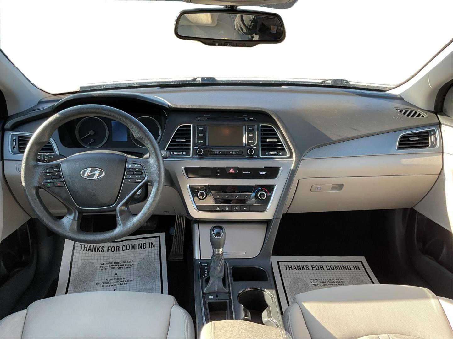 2015 Hyundai Sonata SE (5NPE24AF9FH) with an 2.4L I-4 gasoline direct injection engine, located at 1951 S Dayton Lakeview Rd., New Carlisle, OH, 45344, (937) 908-9800, 39.890999, -84.050255 - One Owner - Photo#19