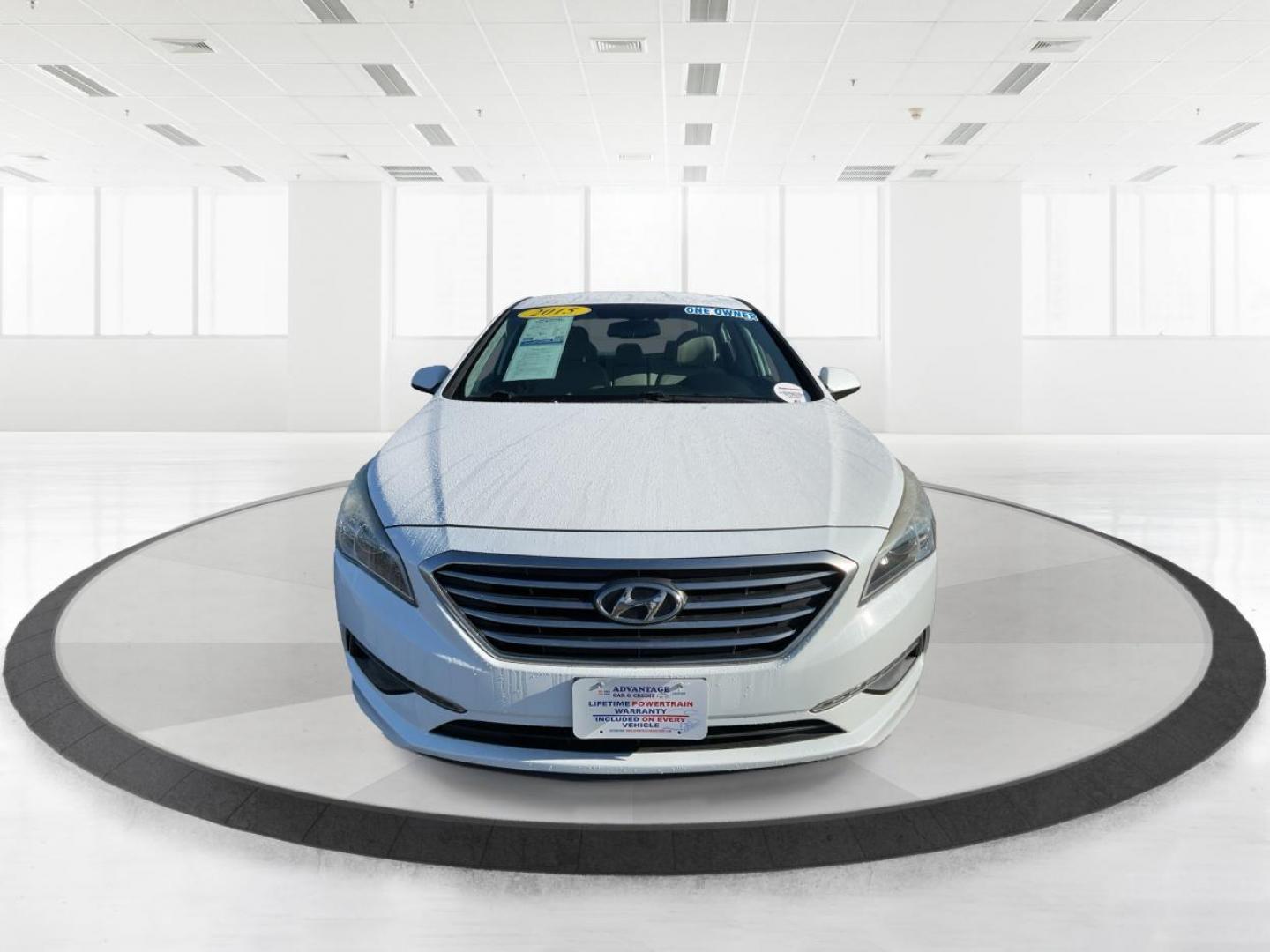2015 Hyundai Sonata SE (5NPE24AF9FH) with an 2.4L I-4 gasoline direct injection engine, located at 1951 S Dayton Lakeview Rd., New Carlisle, OH, 45344, (937) 908-9800, 39.890999, -84.050255 - One Owner - Photo#6