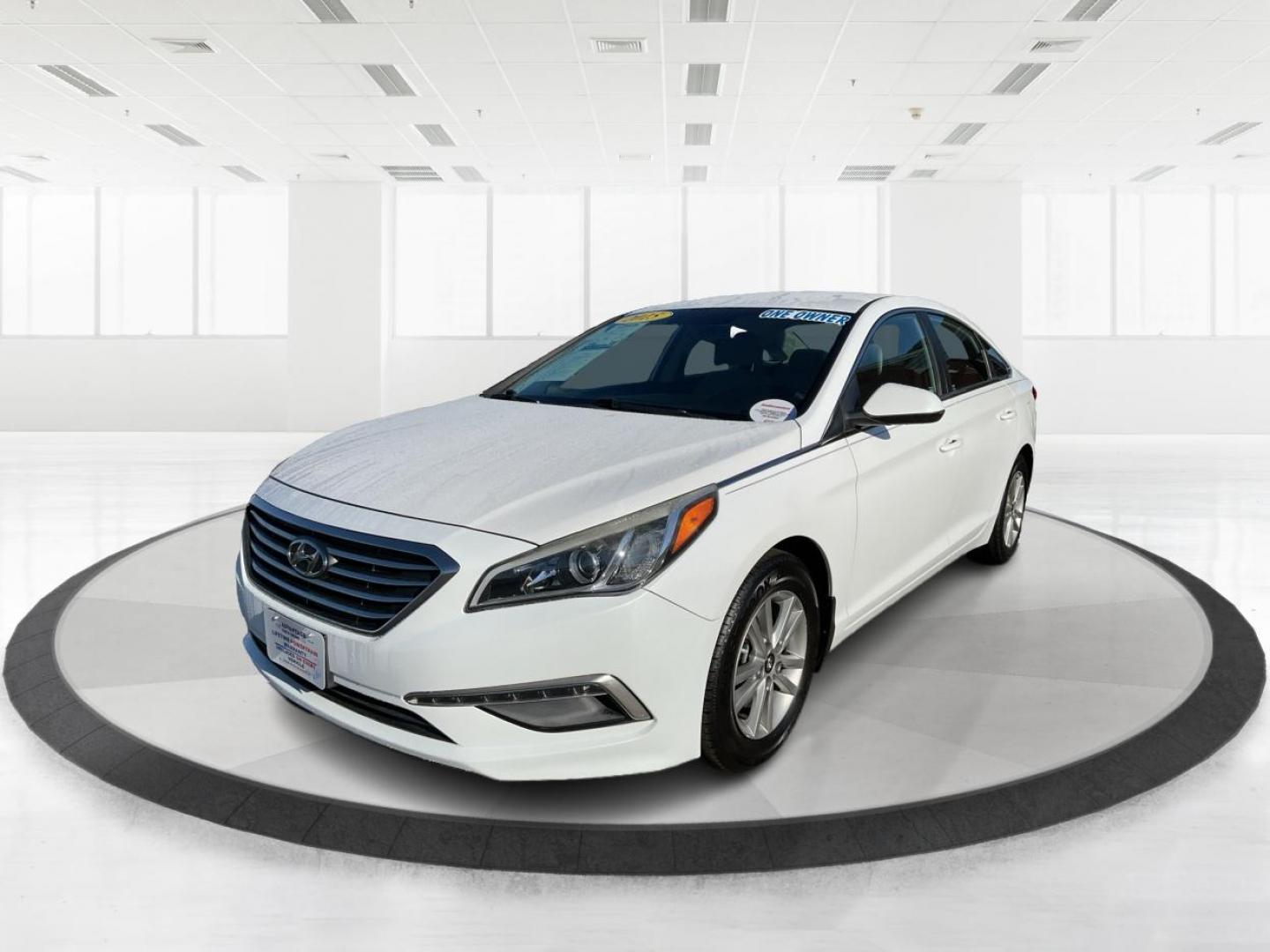 2015 Hyundai Sonata SE (5NPE24AF9FH) with an 2.4L I-4 gasoline direct injection engine, located at 1951 S Dayton Lakeview Rd., New Carlisle, OH, 45344, (937) 908-9800, 39.890999, -84.050255 - One Owner - Photo#7