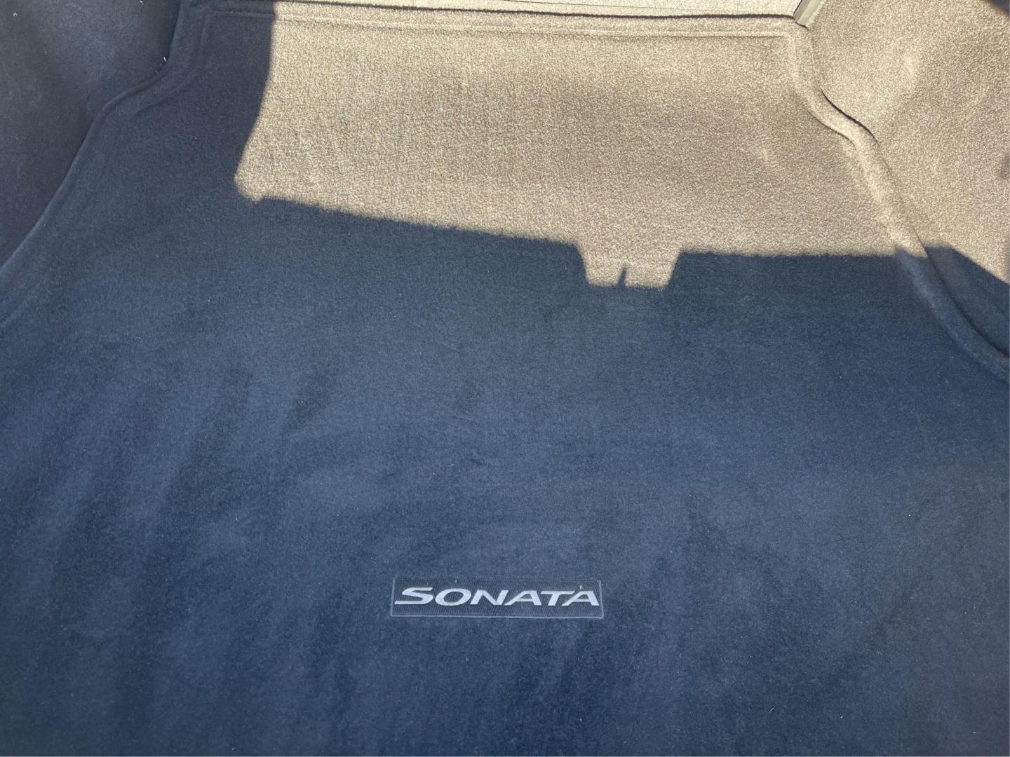 2015 Hyundai Sonata SE (5NPE24AFXFH) with an 2.4L L4 DOHC 16V engine, 7-Speed Automatic transmission, located at 880 E. National Road, Vandalia, OH, 45377, (937) 908-9800, 39.891918, -84.183594 - 2015 Hyundai Sonata SE - Photo#10