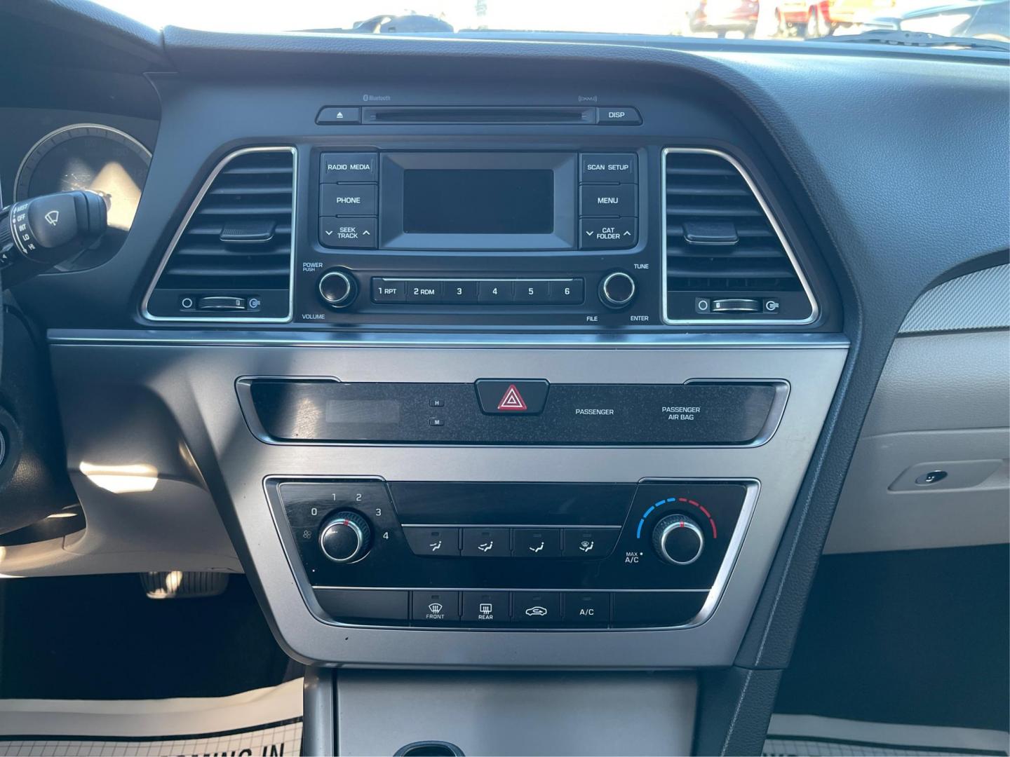 2015 Hyundai Sonata SE (5NPE24AFXFH) with an 2.4L L4 DOHC 16V engine, 7-Speed Automatic transmission, located at 880 E. National Road, Vandalia, OH, 45377, (937) 908-9800, 39.891918, -84.183594 - 2015 Hyundai Sonata SE - Photo#11