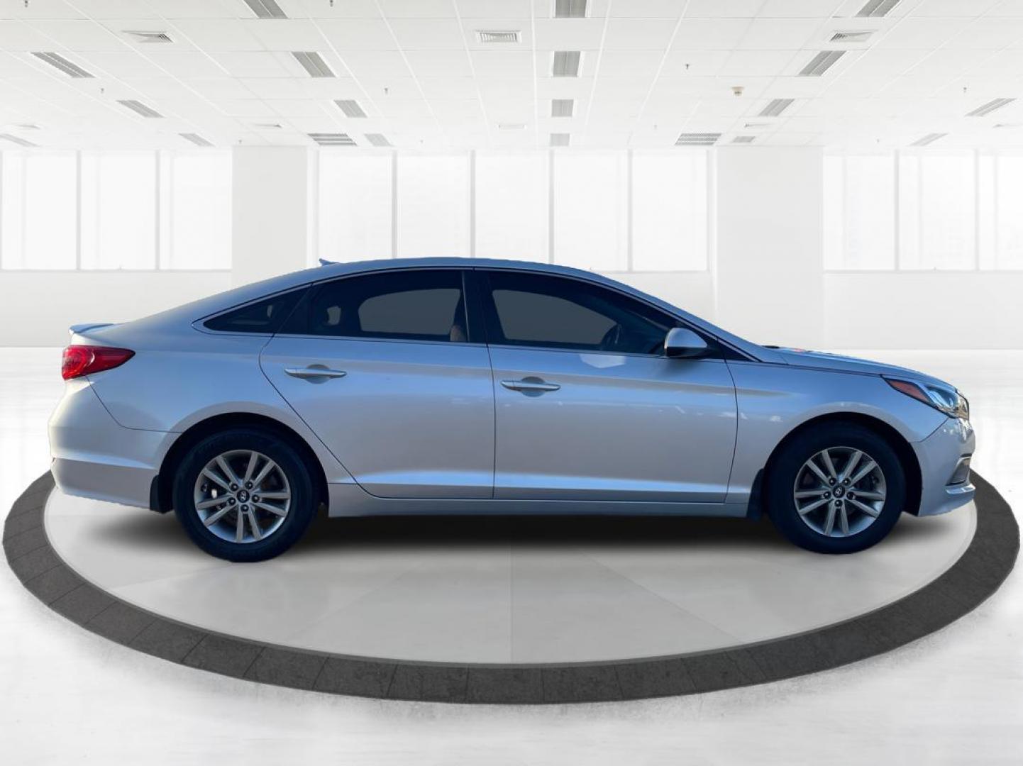 2015 Hyundai Sonata SE (5NPE24AFXFH) with an 2.4L L4 DOHC 16V engine, 7-Speed Automatic transmission, located at 880 E. National Road, Vandalia, OH, 45377, (937) 908-9800, 39.891918, -84.183594 - 2015 Hyundai Sonata SE - Photo#1