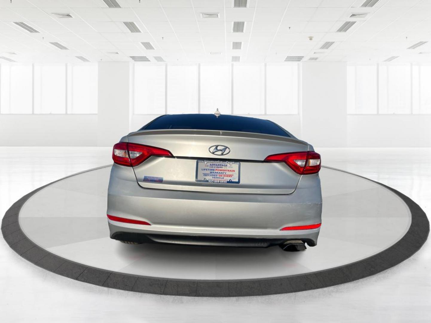 2015 Hyundai Sonata SE (5NPE24AFXFH) with an 2.4L L4 DOHC 16V engine, 7-Speed Automatic transmission, located at 880 E. National Road, Vandalia, OH, 45377, (937) 908-9800, 39.891918, -84.183594 - 2015 Hyundai Sonata SE - Photo#3