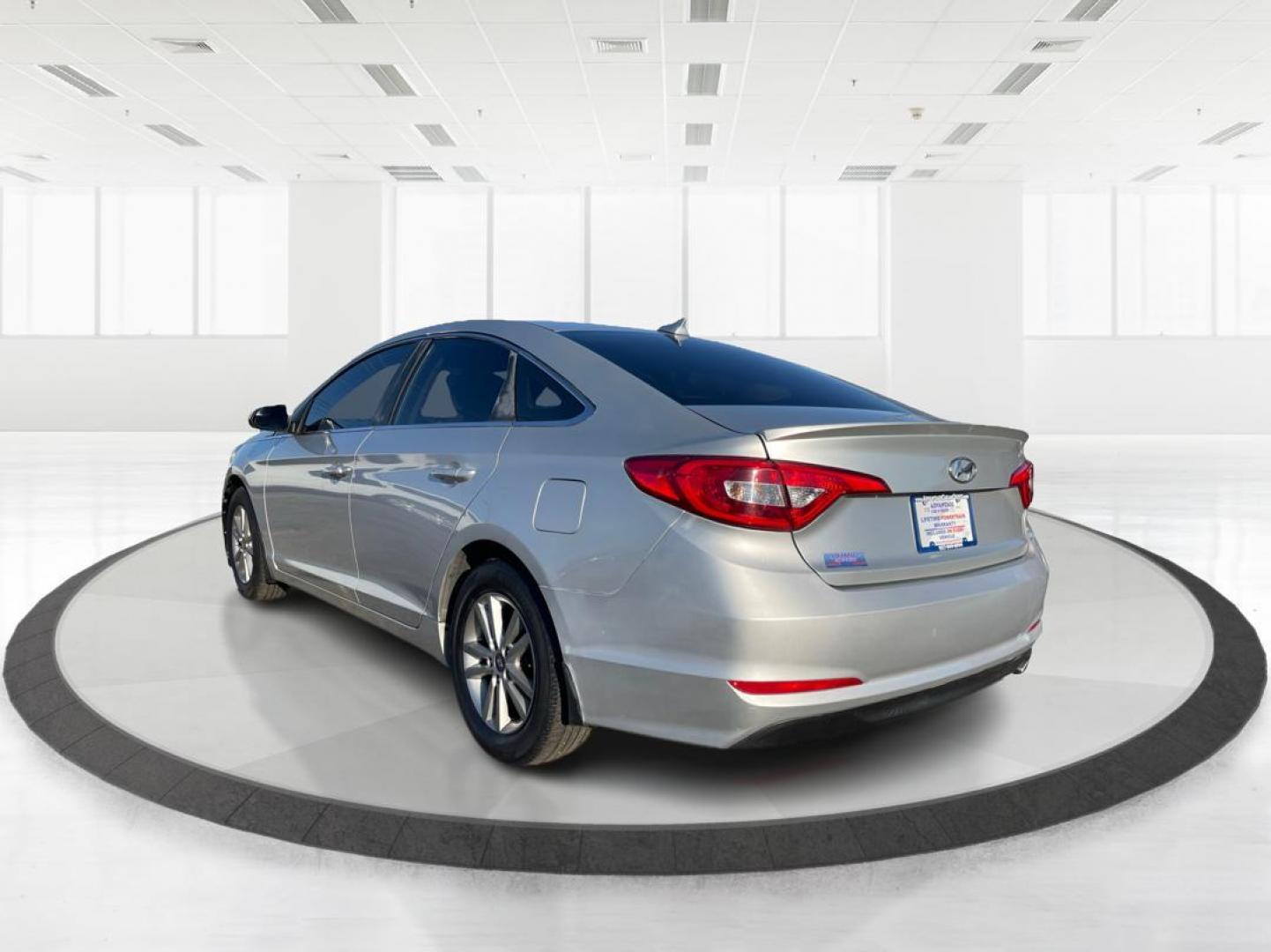 2015 Hyundai Sonata SE (5NPE24AFXFH) with an 2.4L L4 DOHC 16V engine, 7-Speed Automatic transmission, located at 880 E. National Road, Vandalia, OH, 45377, (937) 908-9800, 39.891918, -84.183594 - 2015 Hyundai Sonata SE - Photo#4
