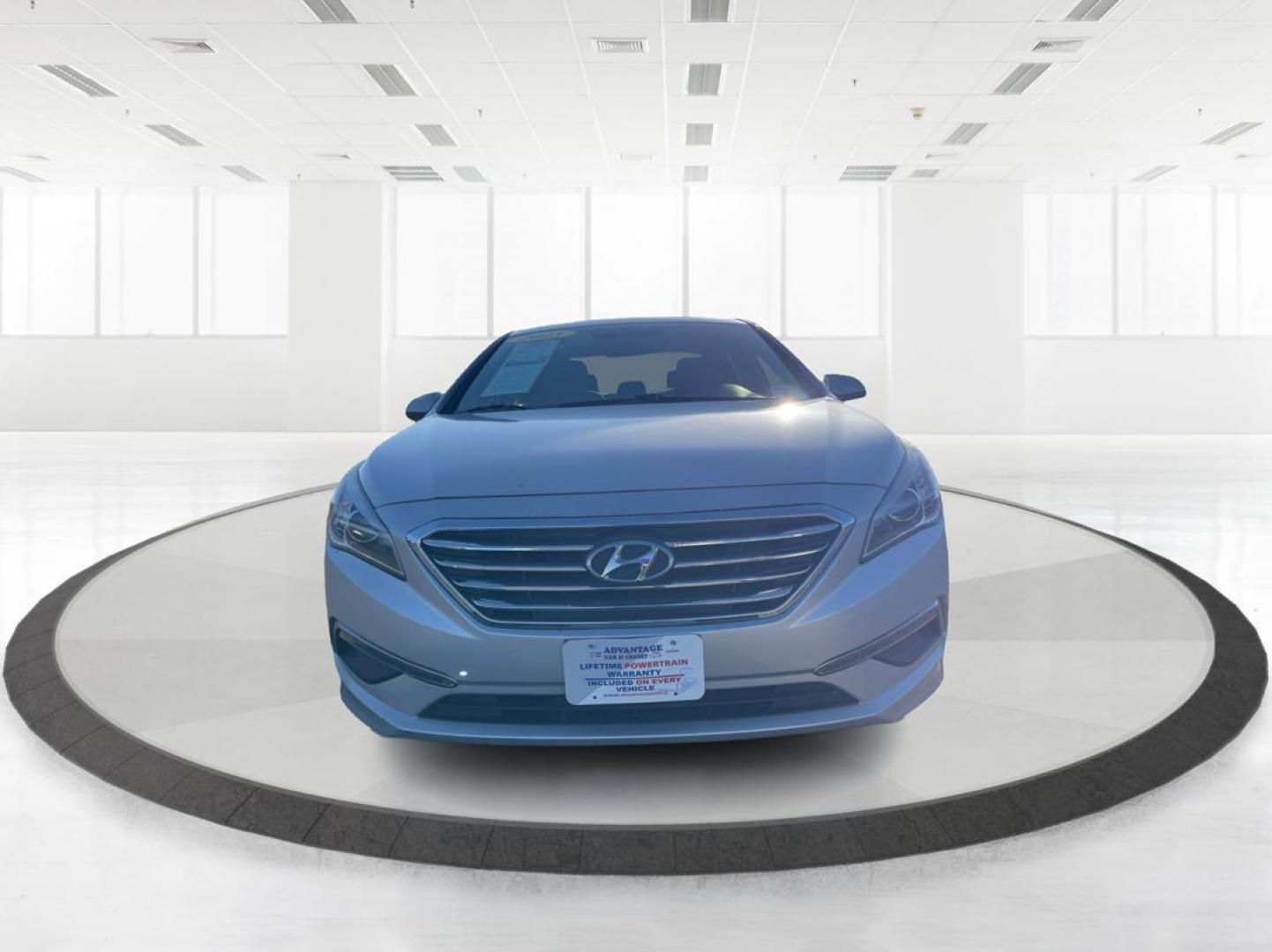2015 Hyundai Sonata SE (5NPE24AFXFH) with an 2.4L L4 DOHC 16V engine, 7-Speed Automatic transmission, located at 880 E. National Road, Vandalia, OH, 45377, (937) 908-9800, 39.891918, -84.183594 - 2015 Hyundai Sonata SE - Photo#6