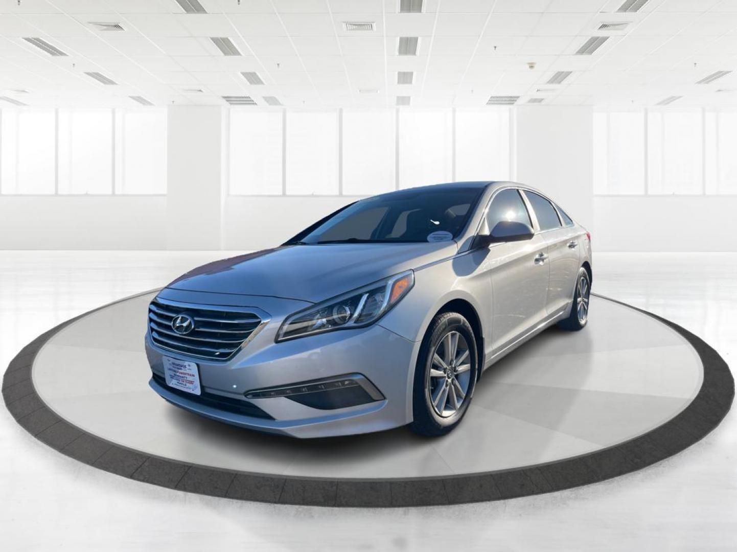 2015 Hyundai Sonata SE (5NPE24AFXFH) with an 2.4L L4 DOHC 16V engine, 7-Speed Automatic transmission, located at 880 E. National Road, Vandalia, OH, 45377, (937) 908-9800, 39.891918, -84.183594 - 2015 Hyundai Sonata SE - Photo#7