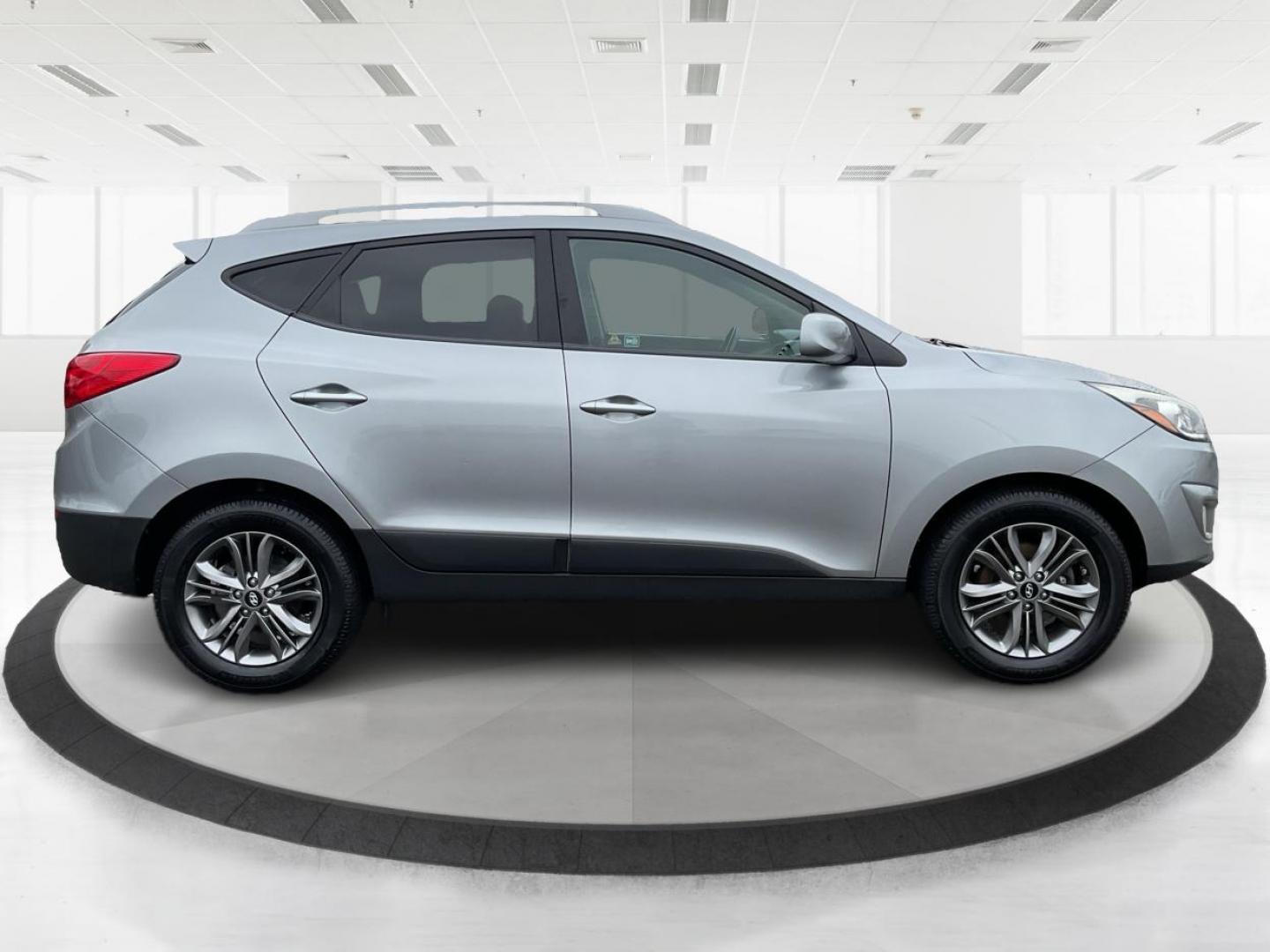 2015 Hyundai Tucson SE (KM8JUCAG2FU) with an Theta II 2.4L I-4 gasoline direct injection engine, located at 880 E. National Road, Vandalia, OH, 45377, (937) 908-9800, 39.891918, -84.183594 - 2015 Hyundai Tucson SE - Photo#1