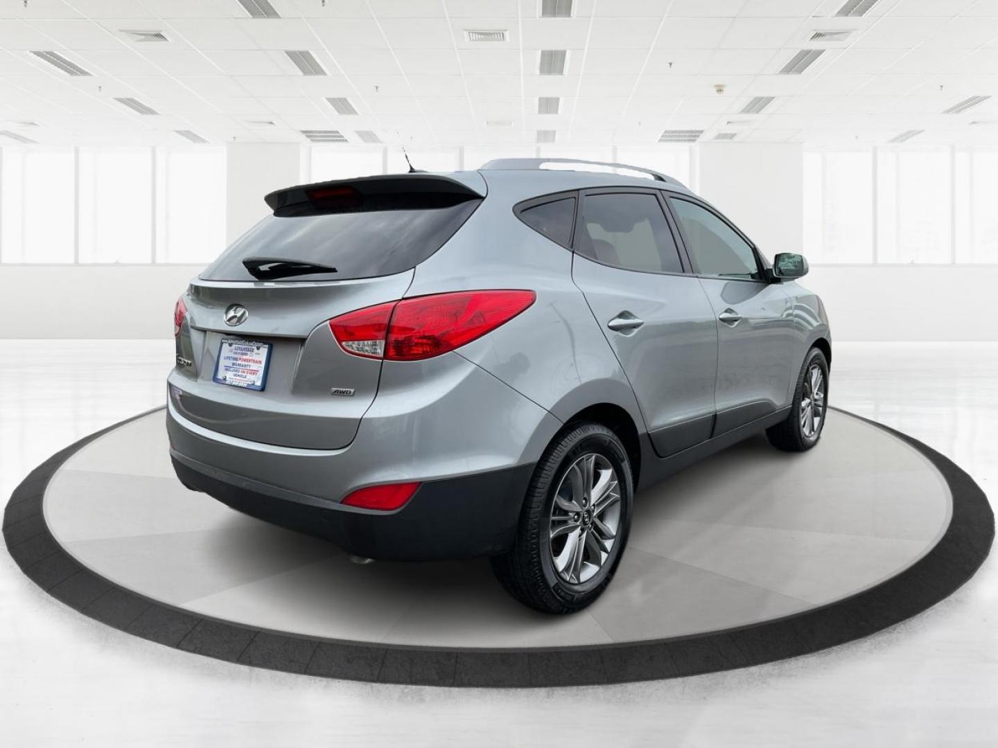 2015 Hyundai Tucson SE (KM8JUCAG2FU) with an Theta II 2.4L I-4 gasoline direct injection engine, located at 880 E. National Road, Vandalia, OH, 45377, (937) 908-9800, 39.891918, -84.183594 - 2015 Hyundai Tucson SE - Photo#2