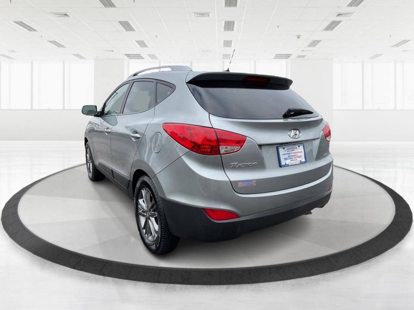 2015 Hyundai Tucson SE (KM8JUCAG2FU) with an Theta II 2.4L I-4 gasoline direct injection engine, located at 880 E. National Road, Vandalia, OH, 45377, (937) 908-9800, 39.891918, -84.183594 - 2015 Hyundai Tucson SE - Photo#5