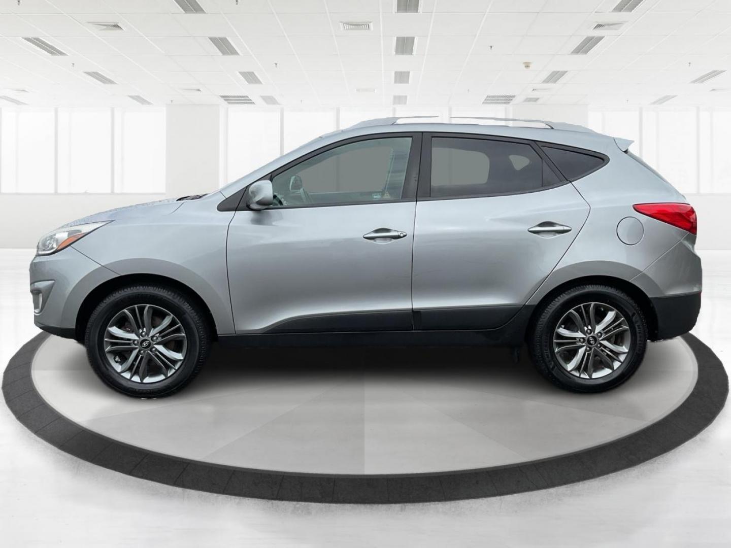 2015 Hyundai Tucson SE (KM8JUCAG2FU) with an Theta II 2.4L I-4 gasoline direct injection engine, located at 880 E. National Road, Vandalia, OH, 45377, (937) 908-9800, 39.891918, -84.183594 - 2015 Hyundai Tucson SE - Photo#6