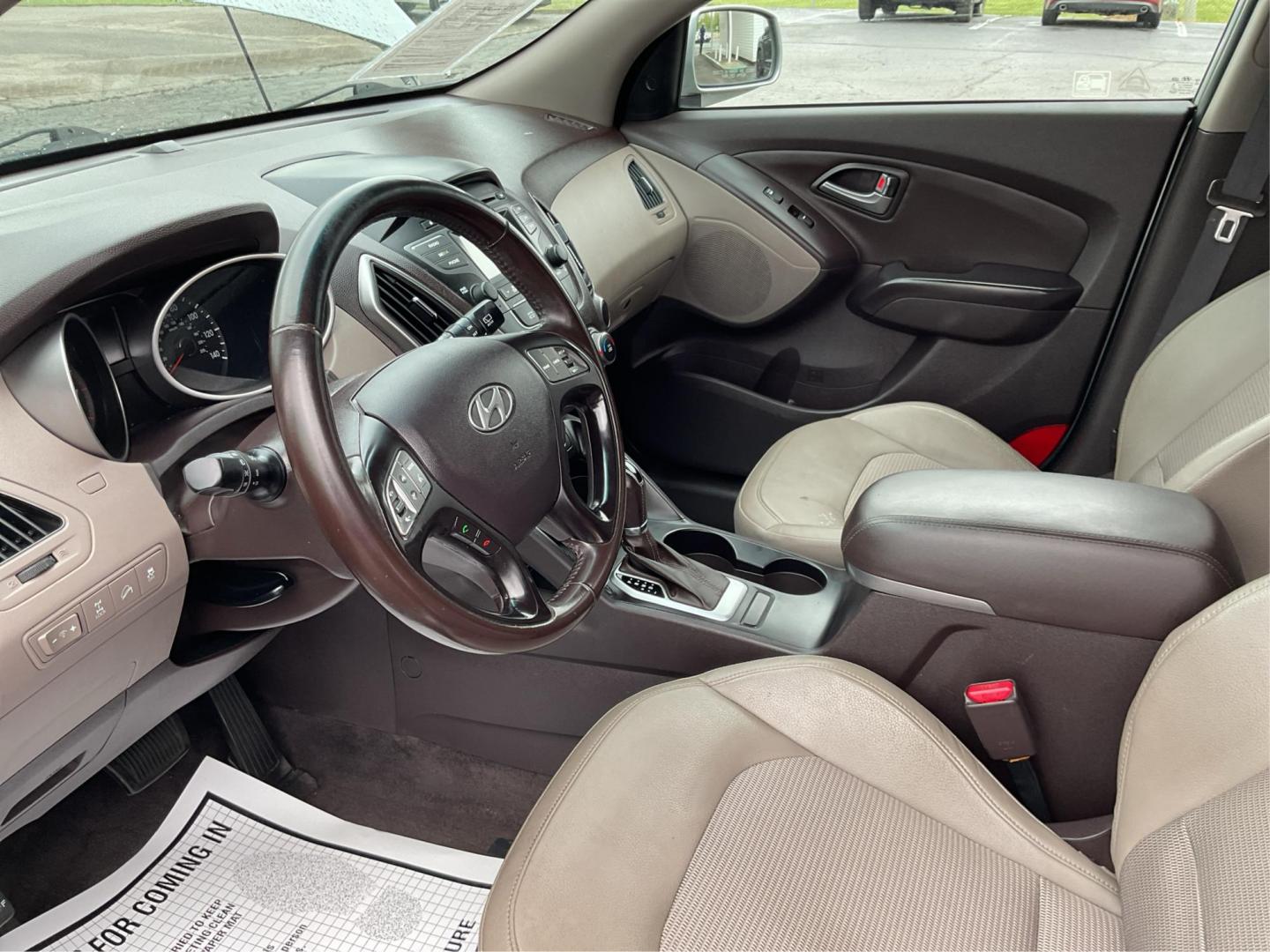 2015 Hyundai Tucson SE (KM8JUCAG2FU) with an Theta II 2.4L I-4 gasoline direct injection engine, located at 880 E. National Road, Vandalia, OH, 45377, (937) 908-9800, 39.891918, -84.183594 - 2015 Hyundai Tucson SE - Photo#9