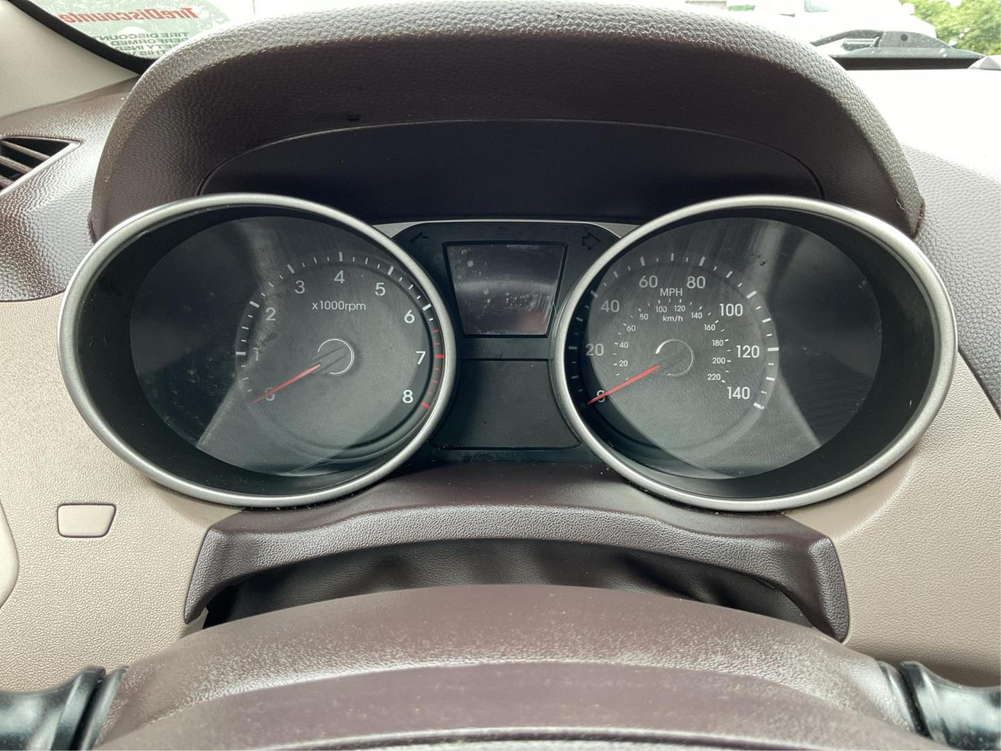 2015 Hyundai Tucson SE (KM8JUCAG2FU) with an Theta II 2.4L I-4 gasoline direct injection engine, located at 880 E. National Road, Vandalia, OH, 45377, (937) 908-9800, 39.891918, -84.183594 - 2015 Hyundai Tucson SE - Photo#15