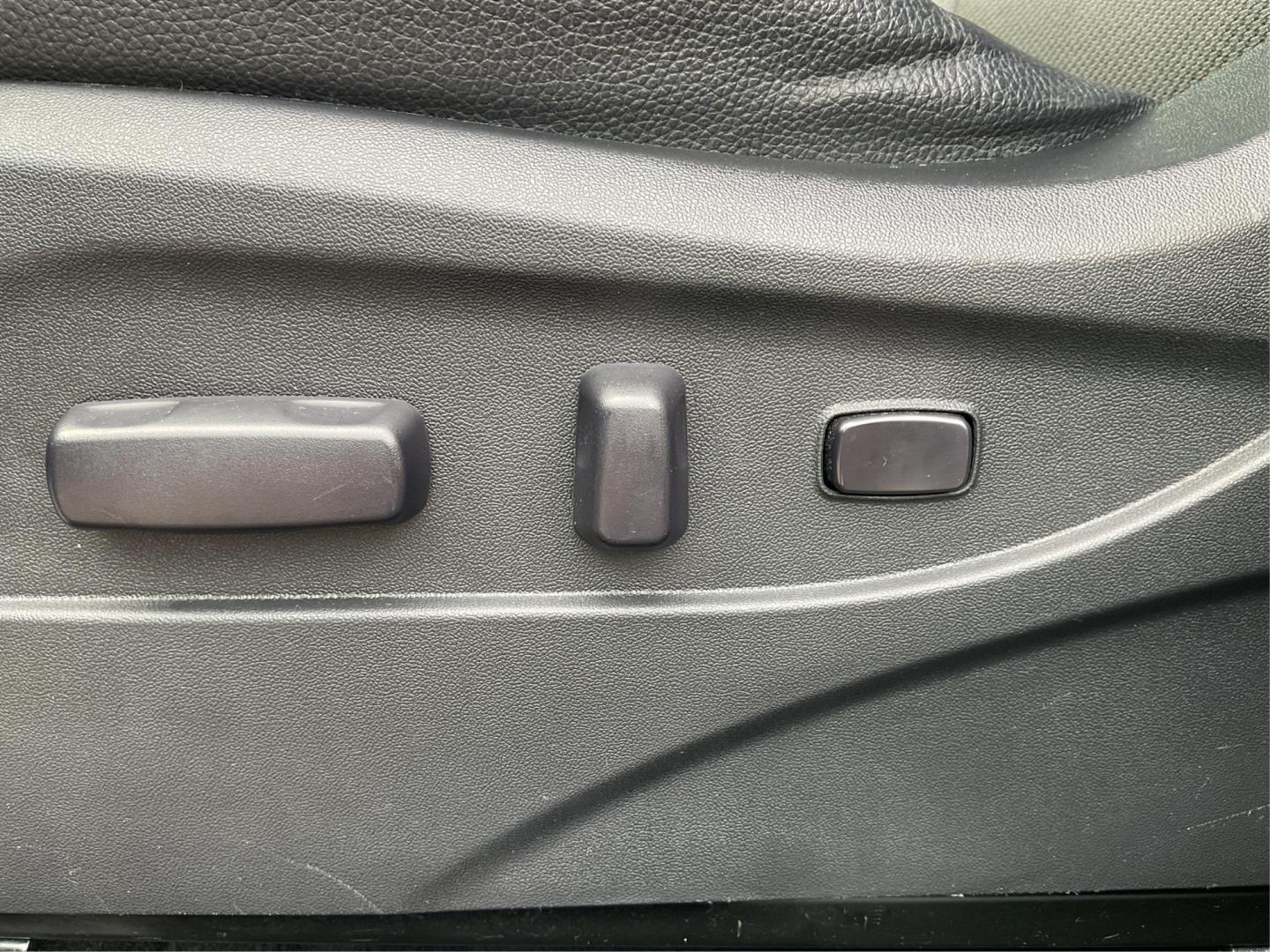2015 Hyundai Tucson GLS (KM8JTCAF1FU) with an Nu 2L I-4 gasoline direct injection engine, located at 1184 Kauffman Ave, Fairborn, OH, 45324, (937) 908-9800, 39.807072, -84.030914 - 2015 Hyundai Tucson GLS - Photo#15