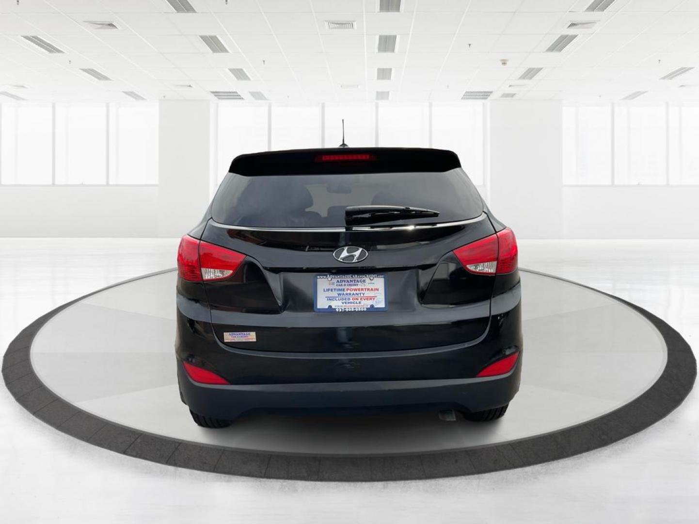 2015 Hyundai Tucson GLS (KM8JTCAF1FU) with an Nu 2L I-4 gasoline direct injection engine, located at 1184 Kauffman Ave, Fairborn, OH, 45324, (937) 908-9800, 39.807072, -84.030914 - 2015 Hyundai Tucson GLS - Photo#2