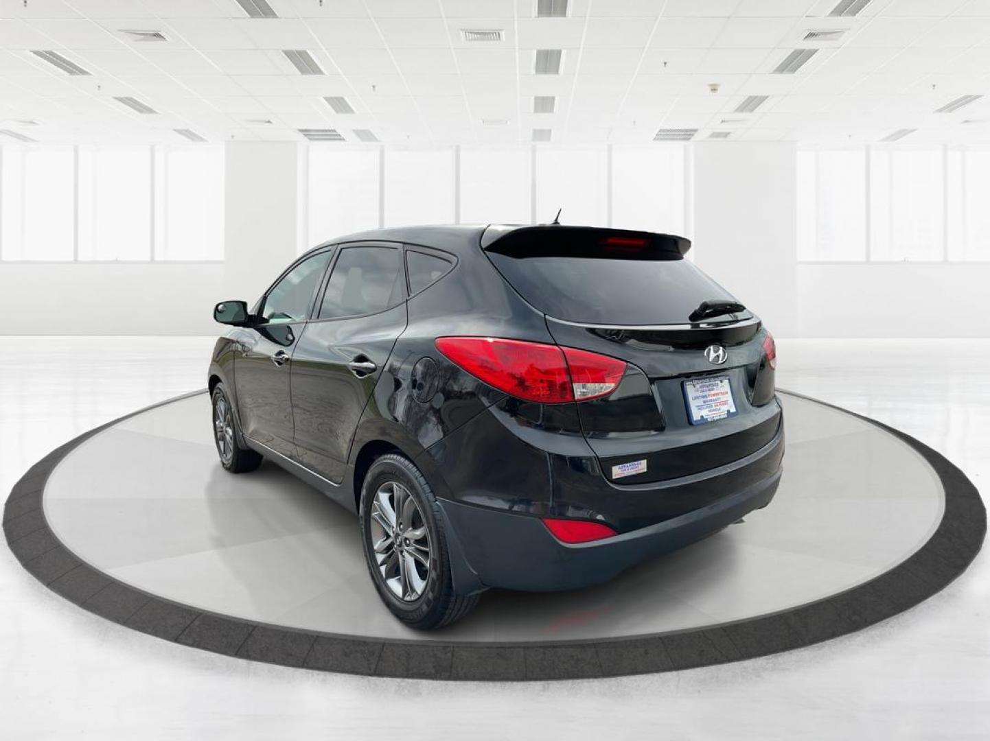2015 Hyundai Tucson GLS (KM8JTCAF1FU) with an Nu 2L I-4 gasoline direct injection engine, located at 1184 Kauffman Ave, Fairborn, OH, 45324, (937) 908-9800, 39.807072, -84.030914 - 2015 Hyundai Tucson GLS - Photo#3