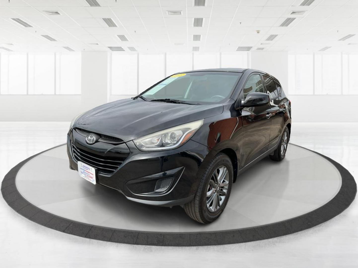 2015 Hyundai Tucson GLS (KM8JTCAF1FU) with an Nu 2L I-4 gasoline direct injection engine, located at 1184 Kauffman Ave, Fairborn, OH, 45324, (937) 908-9800, 39.807072, -84.030914 - 2015 Hyundai Tucson GLS - Photo#6