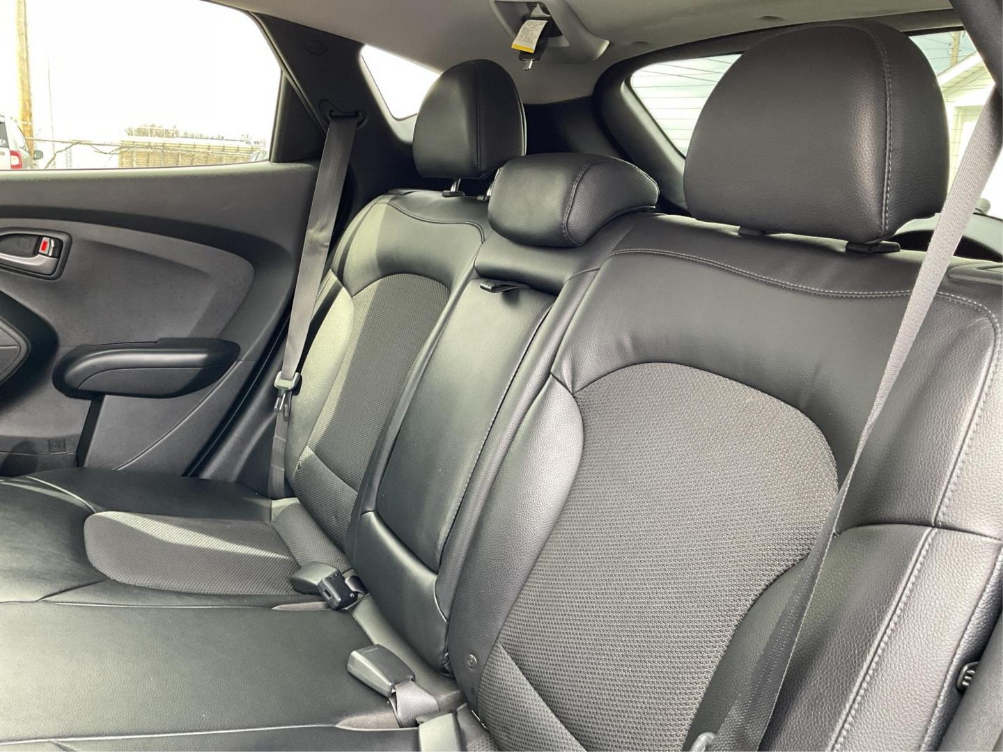 2015 Hyundai Tucson GLS (KM8JTCAF1FU) with an Nu 2L I-4 gasoline direct injection engine, located at 1184 Kauffman Ave, Fairborn, OH, 45324, (937) 908-9800, 39.807072, -84.030914 - 2015 Hyundai Tucson GLS - Photo#8