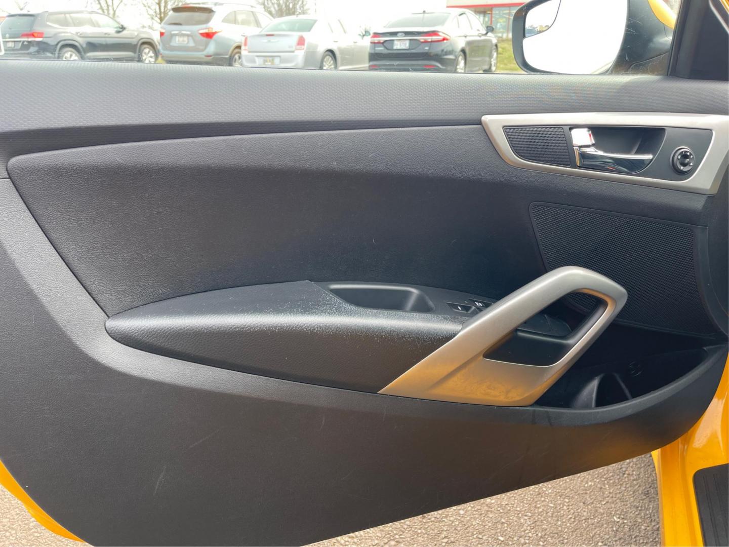 2015 Hyundai Veloster Base (KMHTC6AD3FU) with an Other engine, located at 1230 East Main St, Xenia, OH, 45385, (937) 908-9800, 39.688026, -83.910172 - 2015 Hyundai Veloster Base - Photo#17