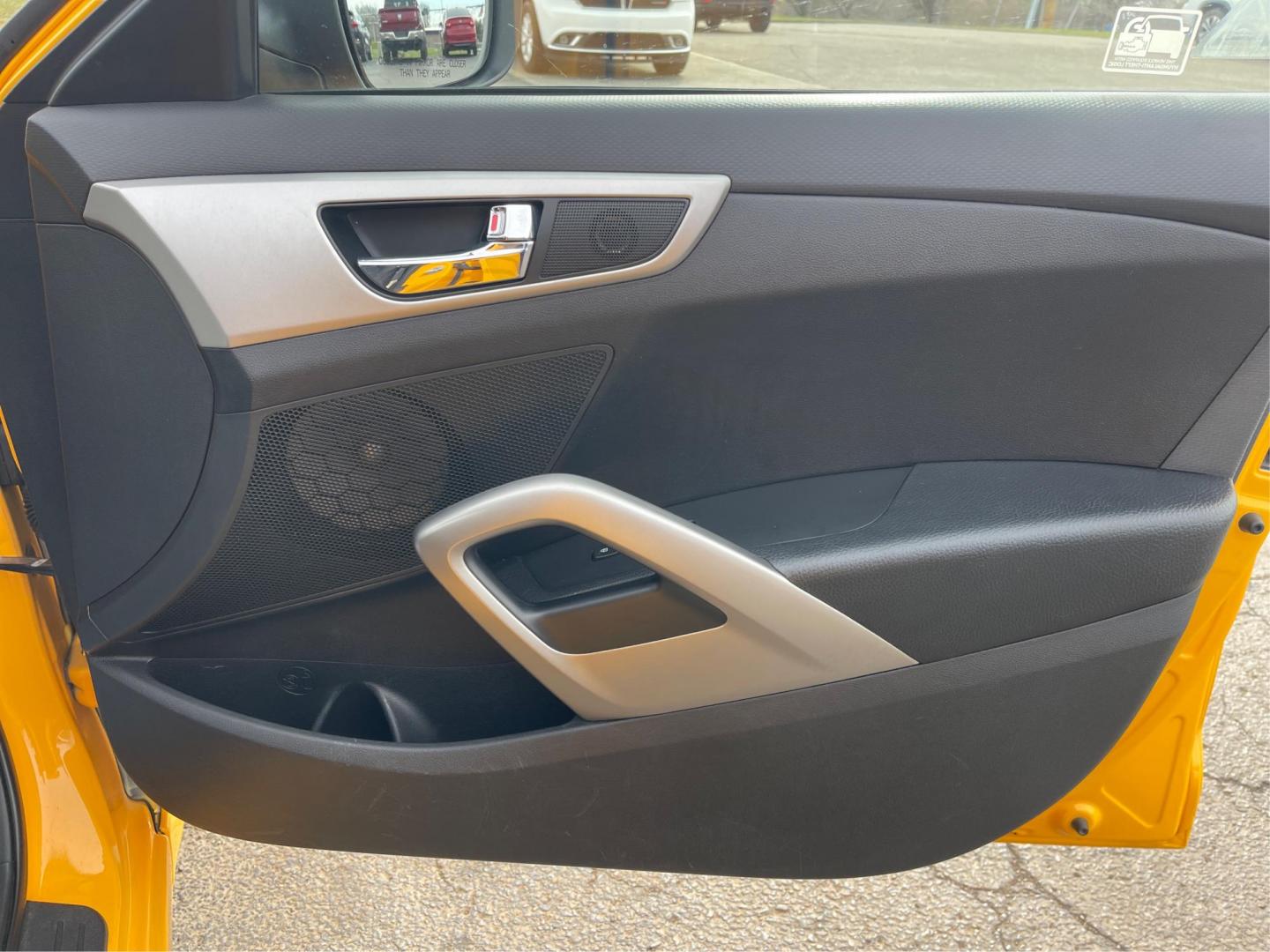 2015 Hyundai Veloster Base (KMHTC6AD3FU) with an Other engine, located at 1230 East Main St, Xenia, OH, 45385, (937) 908-9800, 39.688026, -83.910172 - 2015 Hyundai Veloster Base - Photo#18