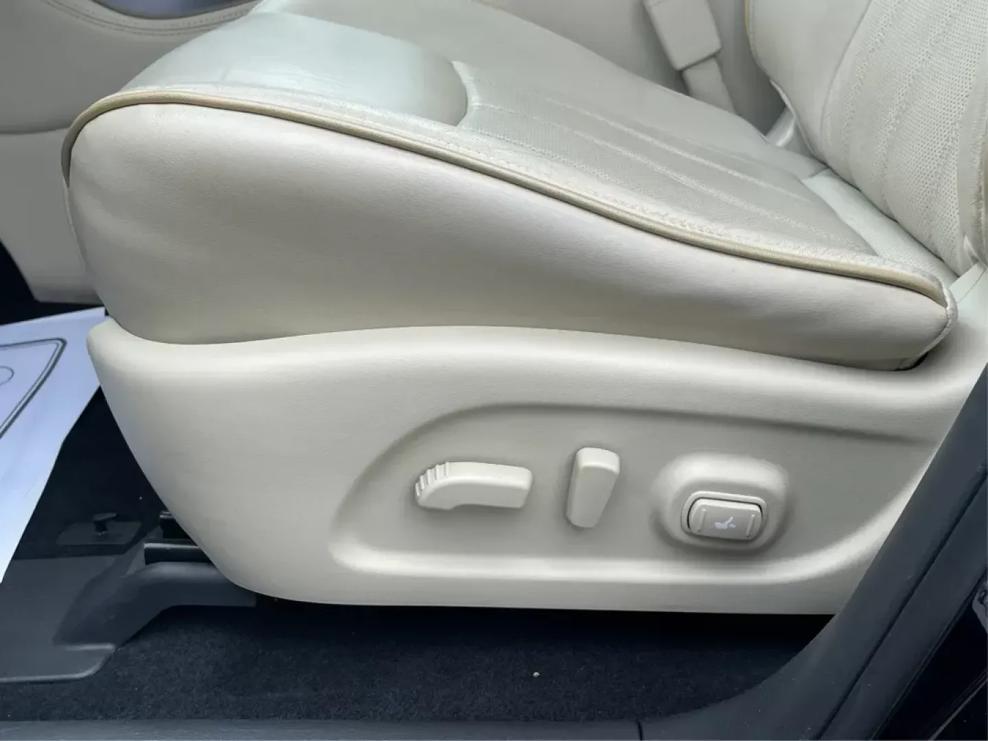 2015 Infiniti QX60 Base (5N1AL0MM9FC) with an Other engine, located at 880 E. National Road, Vandalia, OH, 45377, (937) 908-9800, 39.891918, -84.183594 - 2015 Infiniti QX60 Base - Photo#17