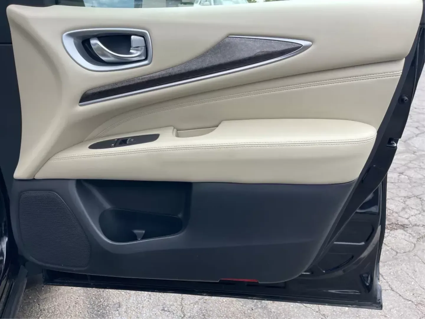 2015 Infiniti QX60 Base (5N1AL0MM9FC) with an Other engine, located at 880 E. National Road, Vandalia, OH, 45377, (937) 908-9800, 39.891918, -84.183594 - 2015 Infiniti QX60 Base - Photo#19