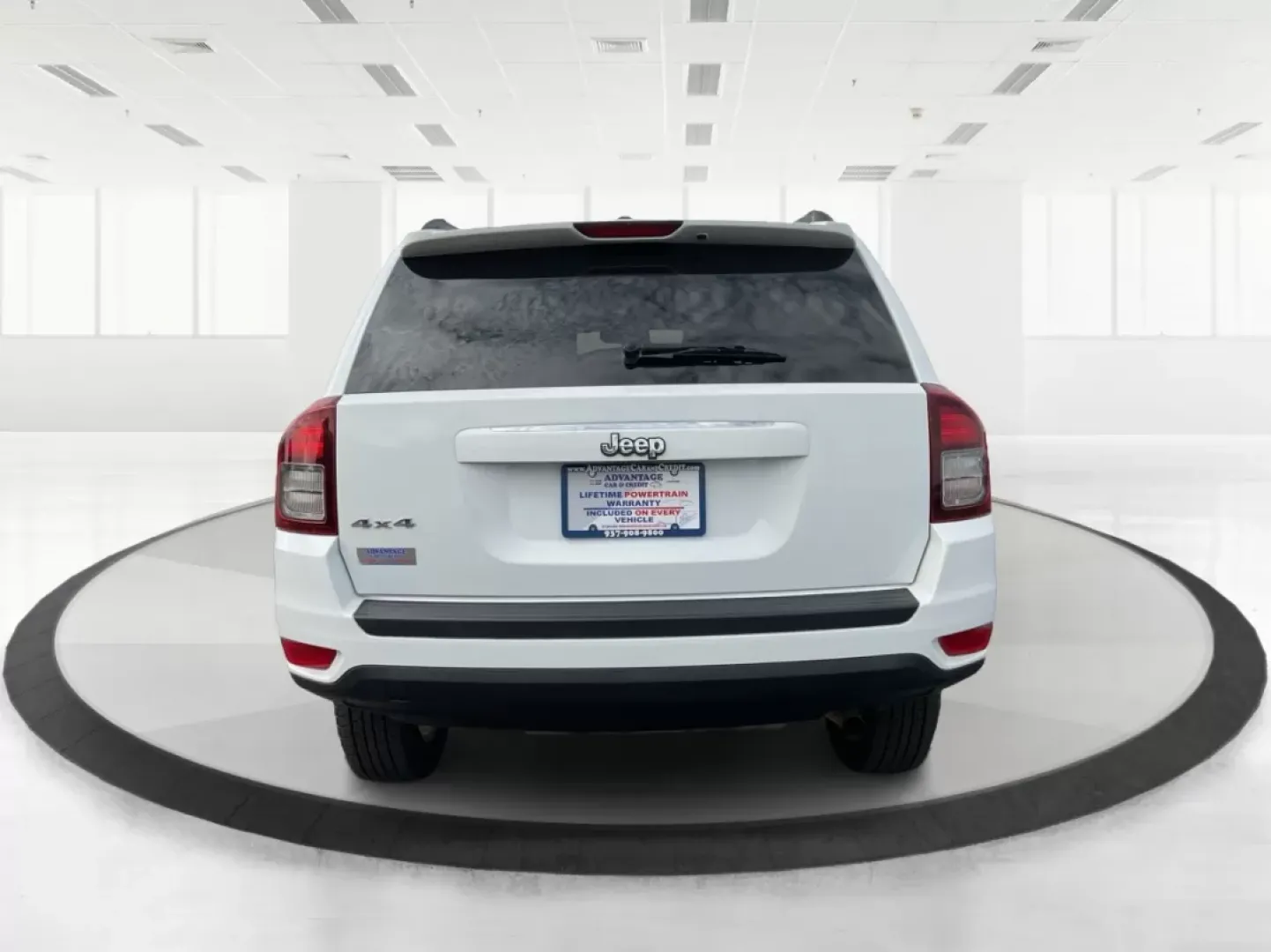 2015 Jeep Compass Sport (1C4NJDBB6FD) with an 2.4L I-4 DOHC engine, located at 880 E. National Road, Vandalia, OH, 45377, (937) 908-9800, 39.891918, -84.183594 - **Explore Adventure and Comfort with the 2015 Jeep Compass Sport at Advantage Car and Credit!**<br /> <br /> Whether you're navigating your daily commute or embarking on a weekend getaway, the 2015 Jeep Compass Sport is designed with versatility in mind. With a spacious interior and rugged capabilit - Photo#3