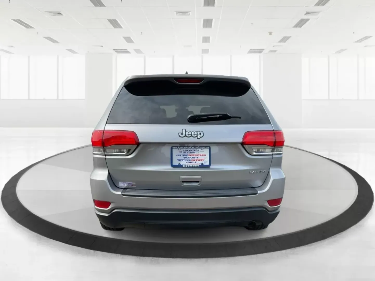 2015 Jeep Grand Cherokee Laredo (1C4RJEAG1FC) with an 3.6L V-6 DOHC engine, located at 4508 South Dixie Dr, Moraine, OH, 45439, (937) 908-9800, 39.689976, -84.218452 - **Discover Adventure with the 2015 Jeep Grand Cherokee Laredo: Your Ideal SUV for Every Journey!**<br /> <br /> Are you searching for the perfect SUV that caters to your adventurous lifestyle? Look no further than this stunning 2015 Jeep Grand Cherokee Laredo, available at Advantage Car and Credit i - Photo#3
