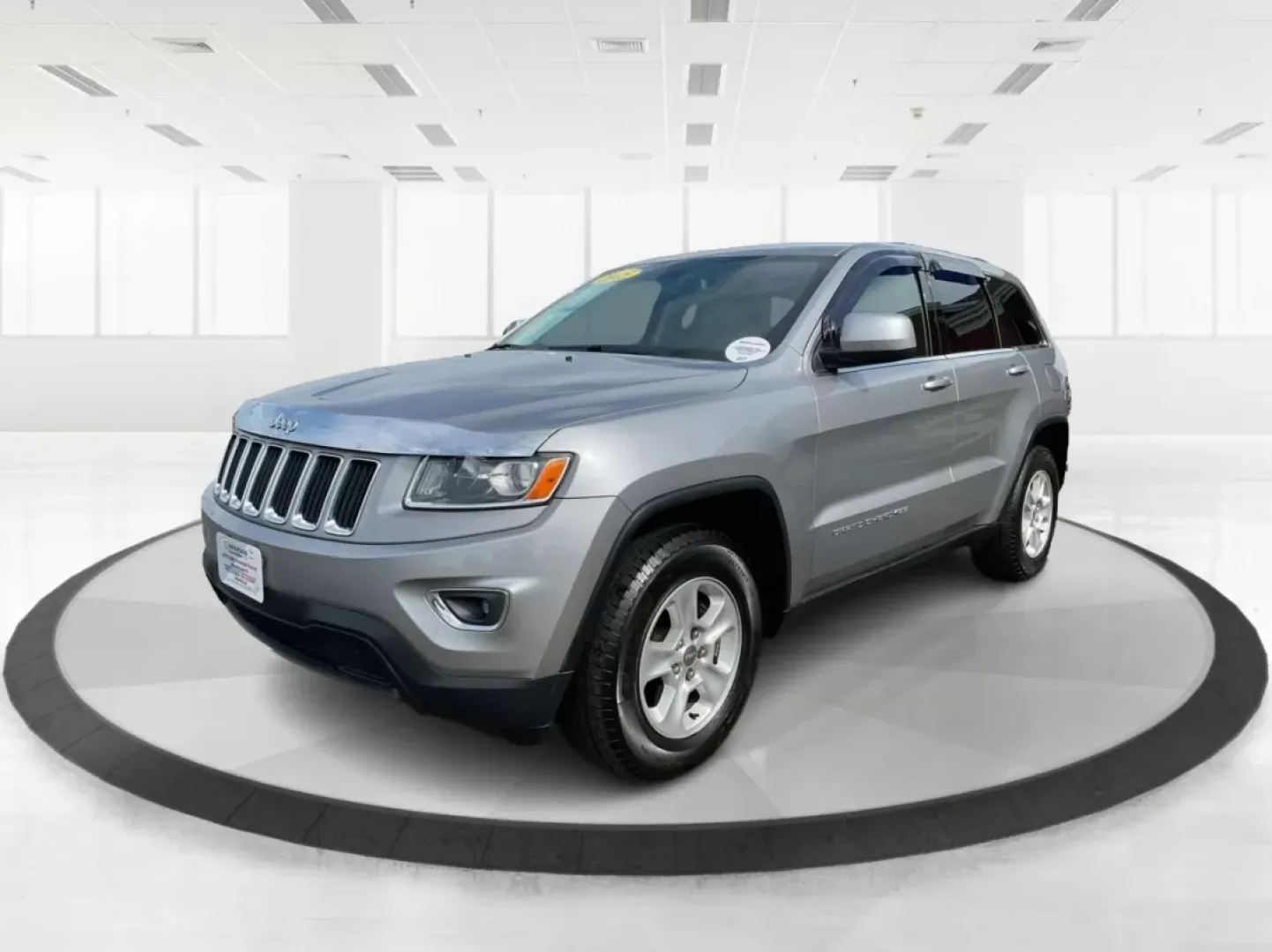 2015 Jeep Grand Cherokee Laredo (1C4RJEAG1FC) with an 3.6L V-6 DOHC engine, located at 4508 South Dixie Dr, Moraine, OH, 45439, (937) 908-9800, 39.689976, -84.218452 - **Discover Adventure with the 2015 Jeep Grand Cherokee Laredo: Your Ideal SUV for Every Journey!**<br /> <br /> Are you searching for the perfect SUV that caters to your adventurous lifestyle? Look no further than this stunning 2015 Jeep Grand Cherokee Laredo, available at Advantage Car and Credit i - Photo#7