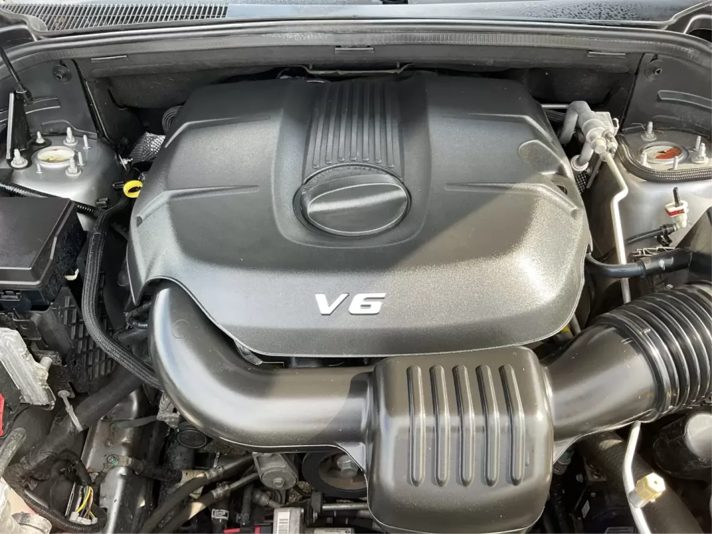 2015 Jeep Grand Cherokee Laredo (1C4RJEAG1FC) with an 3.6L V-6 DOHC engine, located at 4508 South Dixie Dr, Moraine, OH, 45439, (937) 908-9800, 39.689976, -84.218452 - **Discover Adventure with the 2015 Jeep Grand Cherokee Laredo: Your Ideal SUV for Every Journey!**<br /> <br /> Are you searching for the perfect SUV that caters to your adventurous lifestyle? Look no further than this stunning 2015 Jeep Grand Cherokee Laredo, available at Advantage Car and Credit i - Photo#10