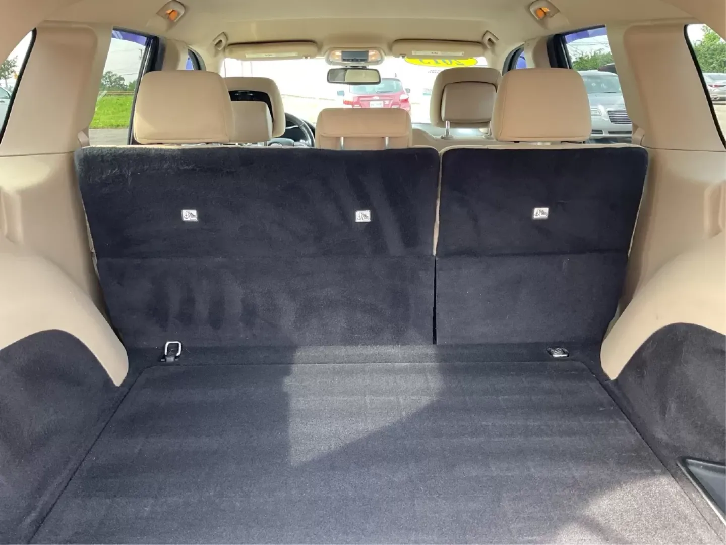 2015 Jeep Grand Cherokee Laredo (1C4RJEAG1FC) with an 3.6L V-6 DOHC engine, located at 4508 South Dixie Dr, Moraine, OH, 45439, (937) 908-9800, 39.689976, -84.218452 - **Discover Adventure with the 2015 Jeep Grand Cherokee Laredo: Your Ideal SUV for Every Journey!**<br /> <br /> Are you searching for the perfect SUV that caters to your adventurous lifestyle? Look no further than this stunning 2015 Jeep Grand Cherokee Laredo, available at Advantage Car and Credit i - Photo#11