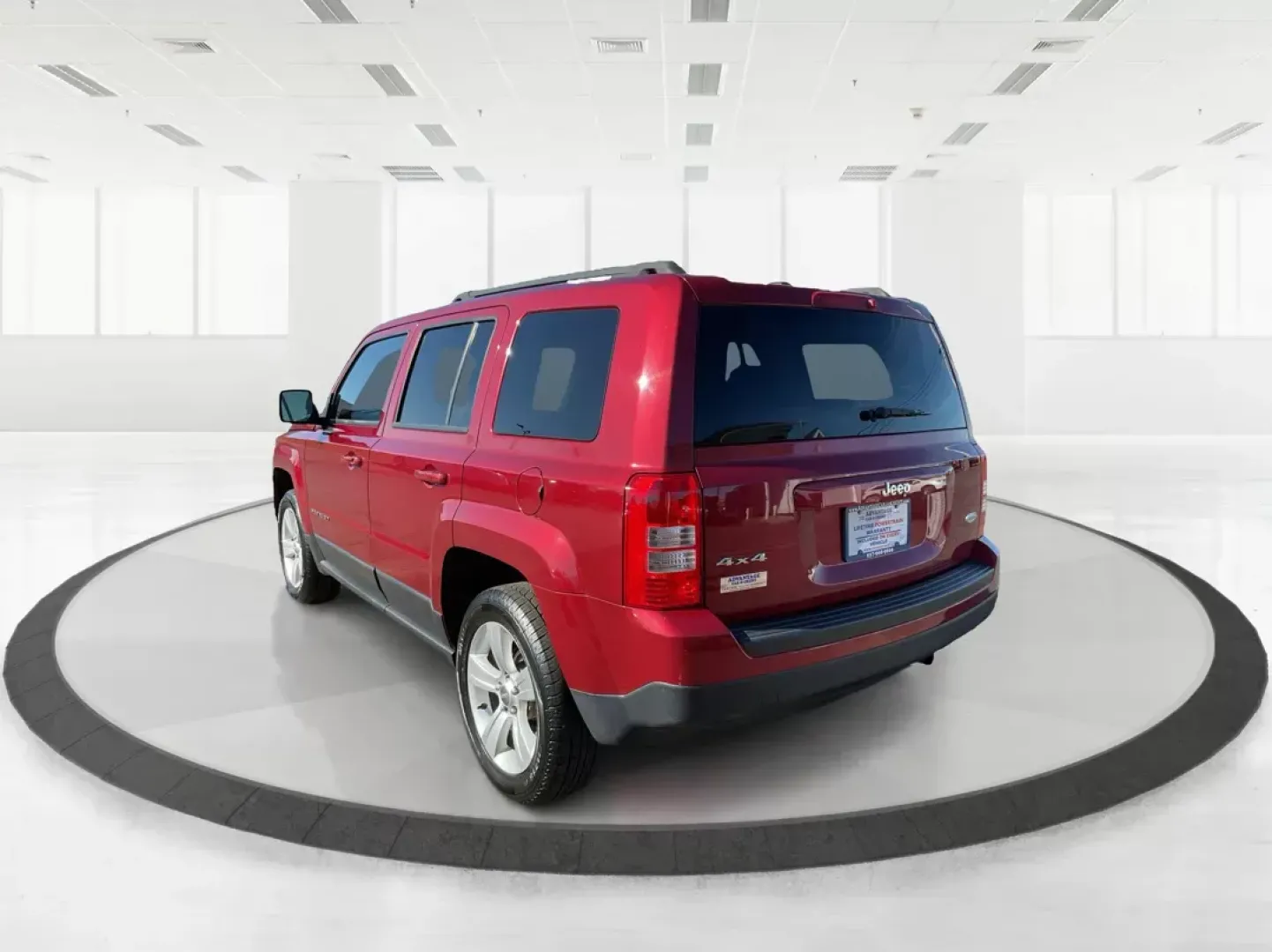 2015 Jeep Patriot Latitude (1C4NJRFB2FD) with an 2.4L I-4 DOHC engine, located at 1099 N County Rd 25A, Troy, OH, 45373, (937) 908-9800, 40.057079, -84.212883 - 2015 Jeep Patriot Latitude - Photo#3