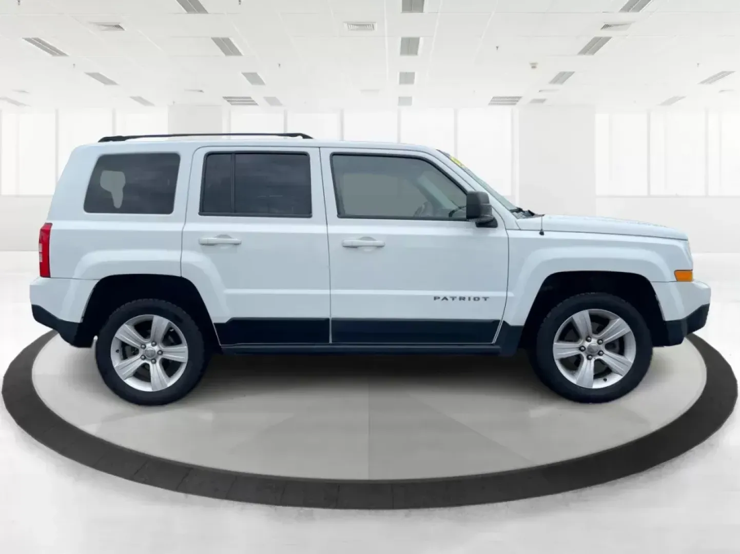 2015 Jeep Patriot Latitude (1C4NJRFB0FD) with an 2.4L I-4 DOHC engine, located at 4508 South Dixie Dr, Moraine, OH, 45439, (937) 908-9800, 39.689976, -84.218452 - Looking for the perfect vehicle that can keep up with your adventurous lifestyle and handle daily commutes with ease? The 2015 Jeep Patriot Latitude might just be the ideal fit for you! This SUV is specifically designed for those who enjoy weekend getaways, road trips with friends, or simply need a - Photo#1