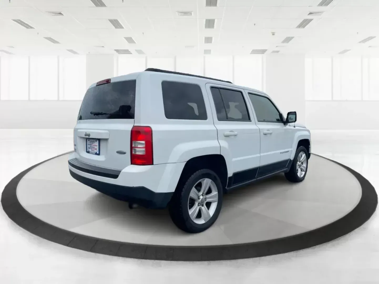 2015 Jeep Patriot Latitude (1C4NJRFB0FD) with an 2.4L I-4 DOHC engine, located at 4508 South Dixie Dr, Moraine, OH, 45439, (937) 908-9800, 39.689976, -84.218452 - Looking for the perfect vehicle that can keep up with your adventurous lifestyle and handle daily commutes with ease? The 2015 Jeep Patriot Latitude might just be the ideal fit for you! This SUV is specifically designed for those who enjoy weekend getaways, road trips with friends, or simply need a - Photo#2