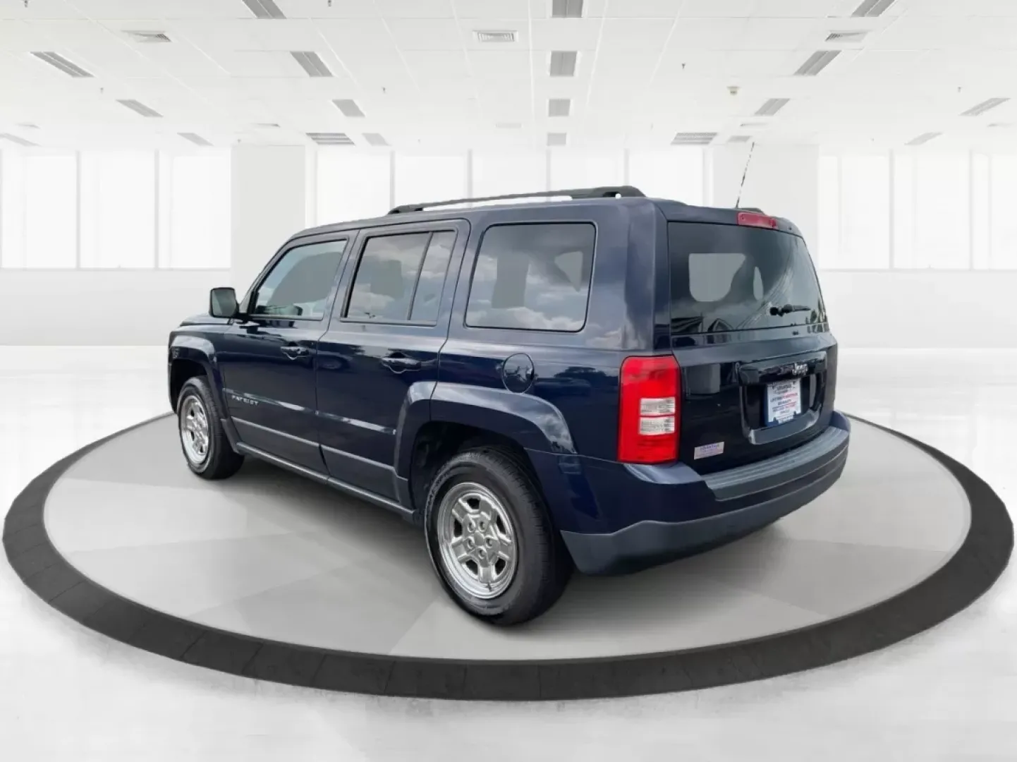 2015 Jeep Patriot Sport 2WD (1C4NJPBAXFD) with an 2.0L L4 DOHC 16V engine, located at 8750 N County Rd 25A, Piqua, OH, 45356, (937) 908-9800, 40.164391, -84.232513 - Explore the open road with confidence in this versatile 2015 Jeep Patriot Sport, available exclusively at Advantage Car and Credit, located at 1184 Kauffman Ave, Fairborn, OH 45324. Whether you're steering the family to soccer practice, heading out for a weekend adventure, or navigating your daily c - Photo#4