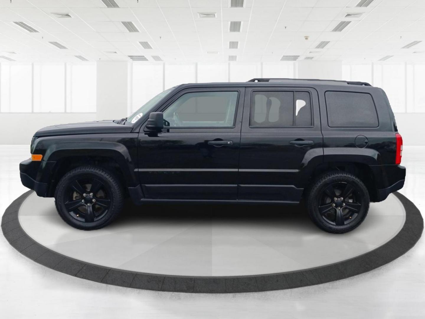 2015 Black Clearcoat Jeep Patriot Sport 2WD (1C4NJPBA6FD) with an 2.0L L4 DOHC 16V engine, located at 1951 S Dayton Lakeview Rd., New Carlisle, OH, 45344, (937) 908-9800, 39.890999, -84.050255 - 2015 Jeep Patriot Sport 2WD - Photo#5