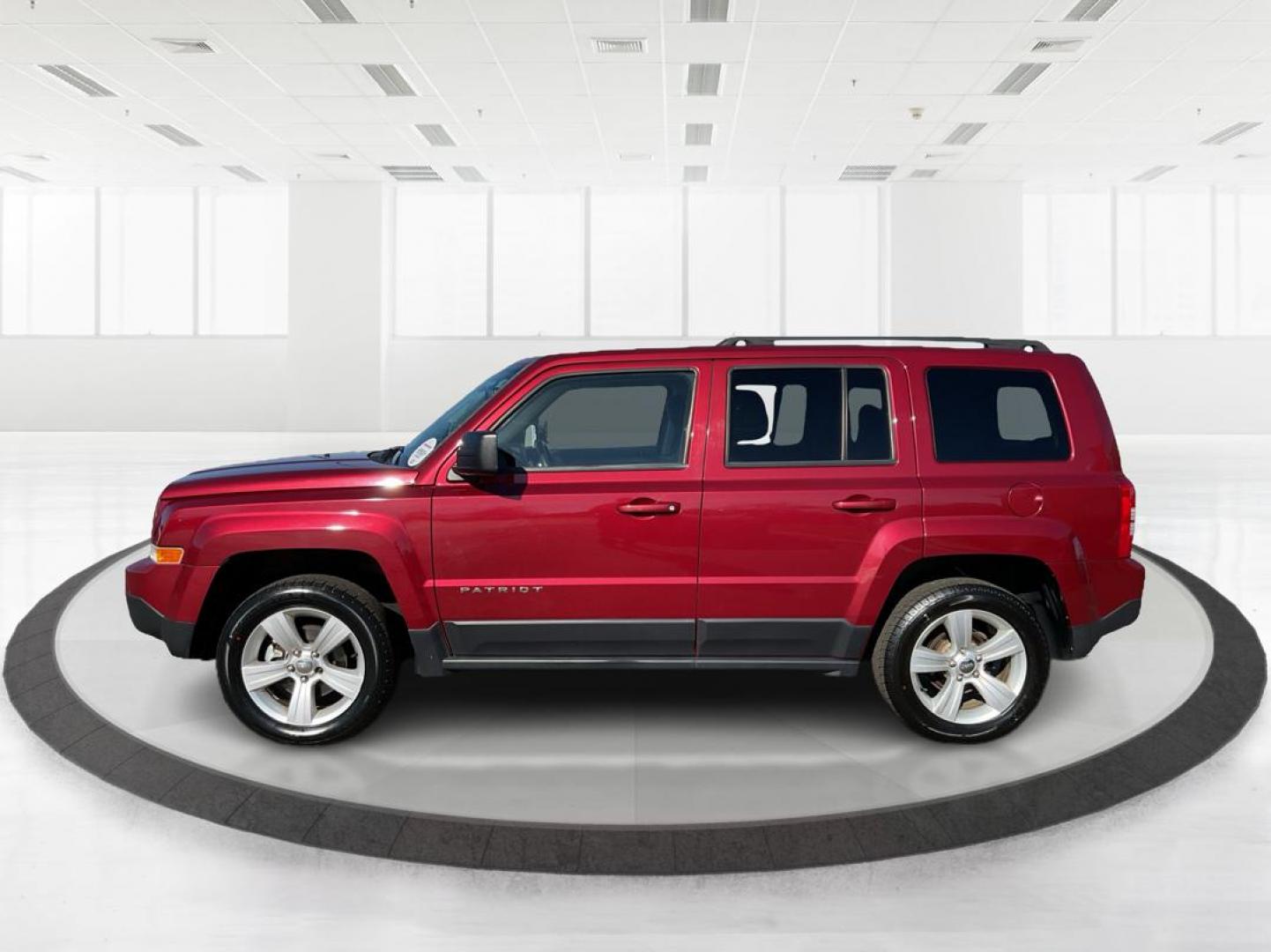 2015 Jeep Patriot Latitude (1C4NJRFB2FD) with an 2.4L I-4 DOHC engine, located at 1951 S Dayton Lakeview Rd., New Carlisle, OH, 45344, (937) 908-9800, 39.890999, -84.050255 - 2015 Jeep Patriot Latitude - Photo#4