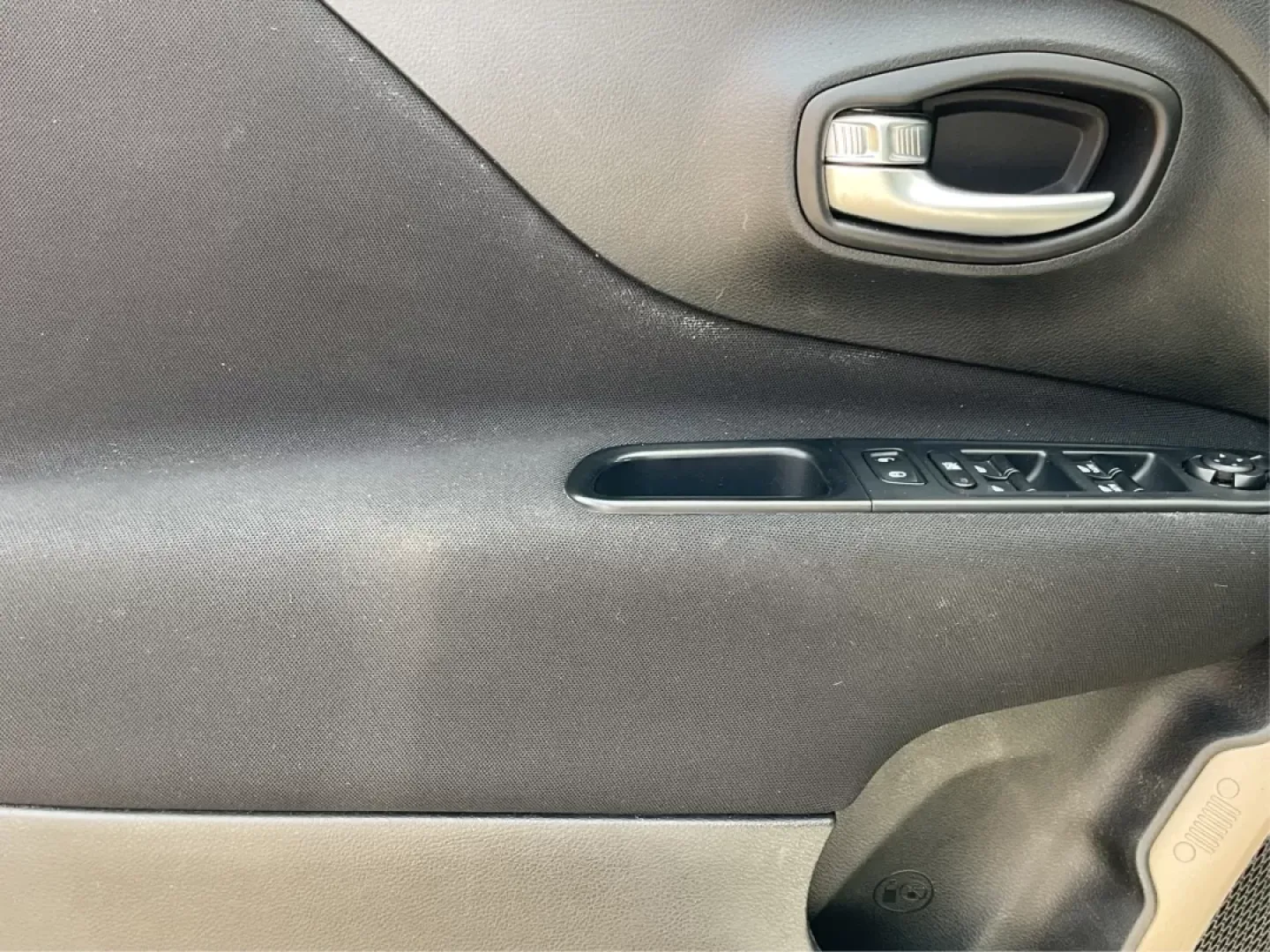 2015 Jeep Renegade Latitude (ZACCJBBTXFP) with an Other engine, located at 8750 N County Rd 25A, Piqua, OH, 45356, (937) 908-9800, 40.164391, -84.232513 - **Adventure Awaits with the 2015 Jeep Renegade Latitude Perfect for Your Next Journey!**<br /> <br /> Are you ready to embrace the open road? Whether you're planning a weekend getaway to Hocking Hills, dropping the kids off at school, or simply commuting through Fairborn, OH, the 2015 Jeep Renegade - Photo#18