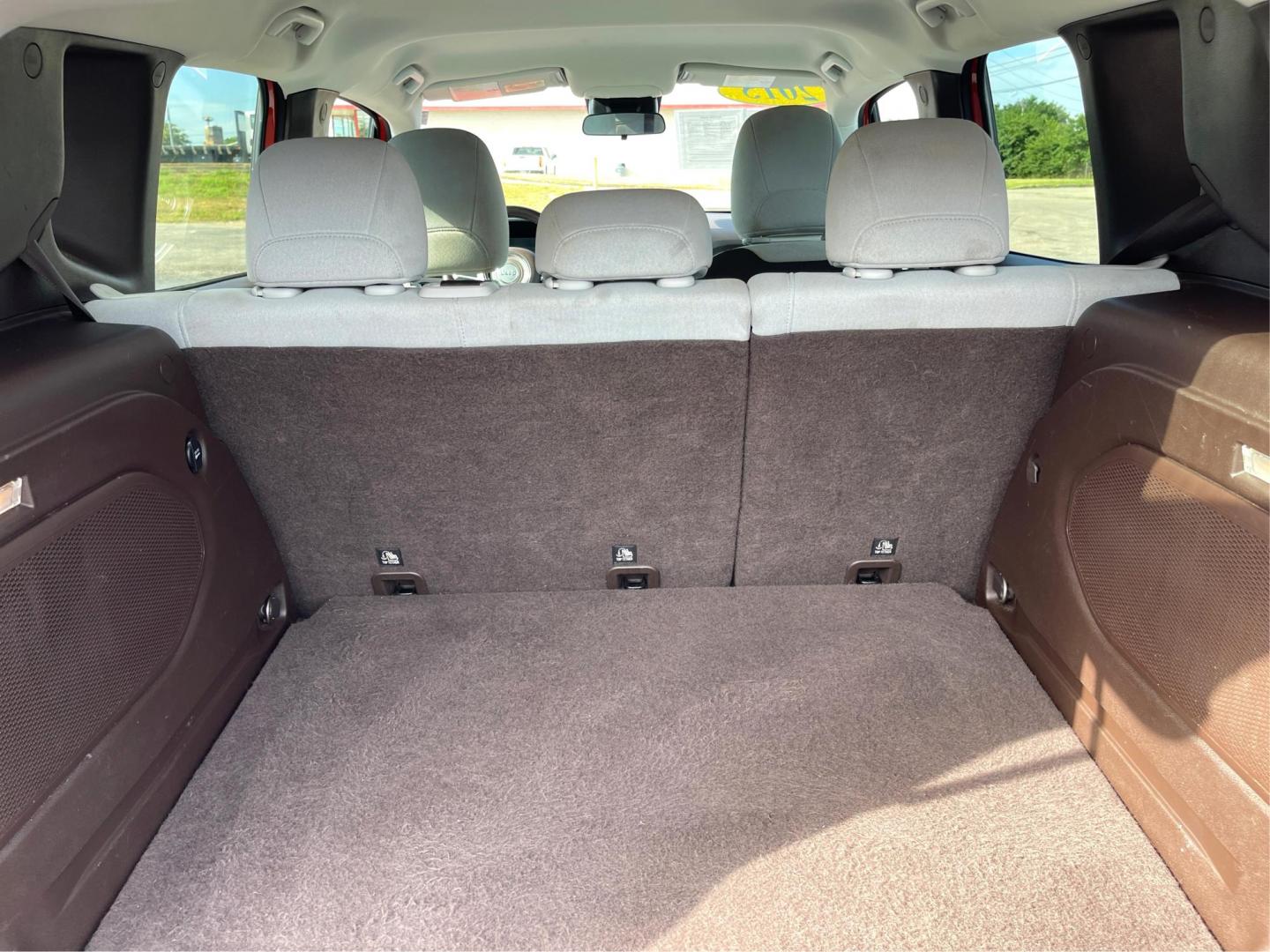 2015 Jeep Renegade Latitude 4WD (ZACCJBBT2FP) with an 2.4L L4 DOHC 16V engine, 6-Speed Manual transmission, located at 1184 Kauffman Ave, Fairborn, OH, 45324, (937) 908-9800, 39.807072, -84.030914 - 2015 Jeep Renegade Latitude 4WD - Photo#11