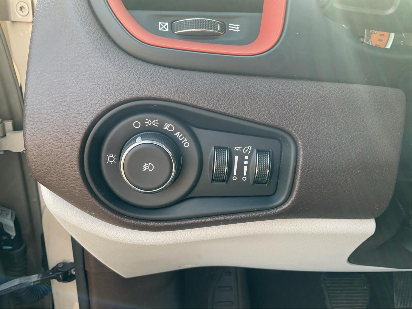 2015 Jeep Renegade Latitude (ZACCJABT0FP) with an Other engine, located at 880 E. National Road, Vandalia, OH, 45377, (937) 908-9800, 39.891918, -84.183594 - 2015 Jeep Renegade Latitude - Photo#15