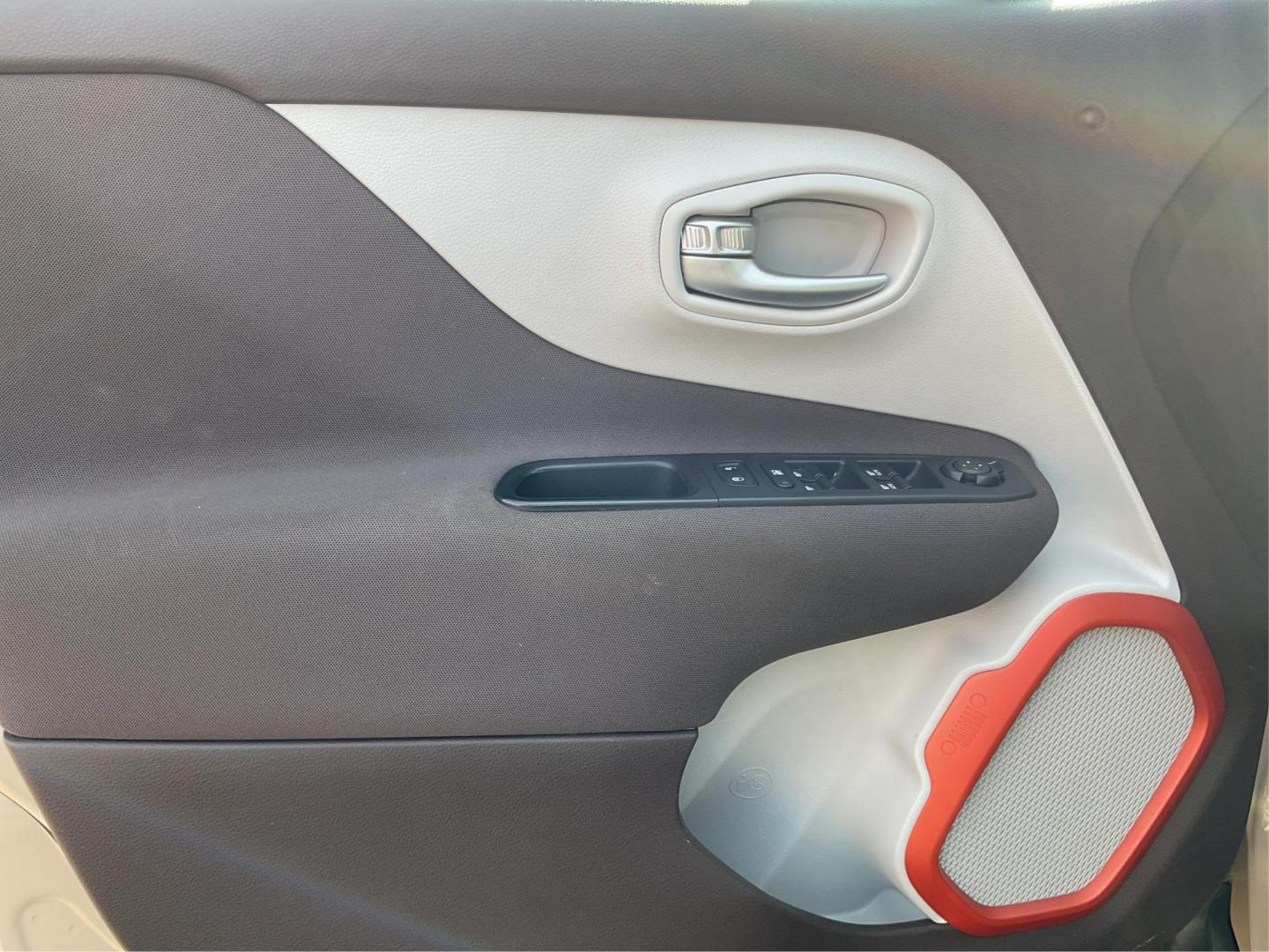 2015 Jeep Renegade Latitude (ZACCJABT0FP) with an Other engine, located at 880 E. National Road, Vandalia, OH, 45377, (937) 908-9800, 39.891918, -84.183594 - 2015 Jeep Renegade Latitude - Photo#16