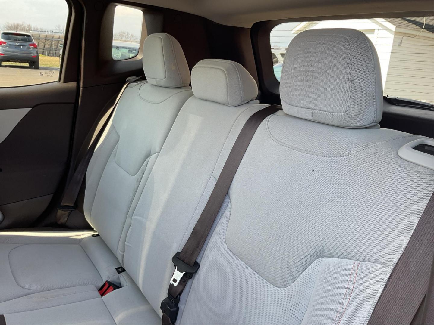2015 Jeep Renegade Latitude (ZACCJABT0FP) with an Other engine, located at 880 E. National Road, Vandalia, OH, 45377, (937) 908-9800, 39.891918, -84.183594 - 2015 Jeep Renegade Latitude - Photo#8
