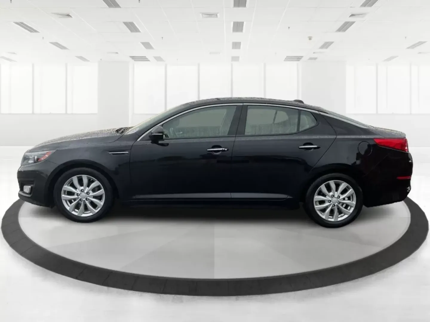 2015 Kia Optima EX (5XXGN4A76FG) with an Theta II 2.4L I-4 gasoline direct injection engine, located at 1099 N County Rd 25A, Troy, OH, 45373, (937) 908-9800, 40.057079, -84.212883 - **Elevate Your Daily Commute with the 2015 Kia Optima EX** <br /> <br /> Imagine transforming your daily drive into an experience of comfort and style. Whether you're navigating the bustling streets of Fairborn or embarking on a weekend getaway, the 2015 Kia Optima EX is designed to enhance your li - Photo#5